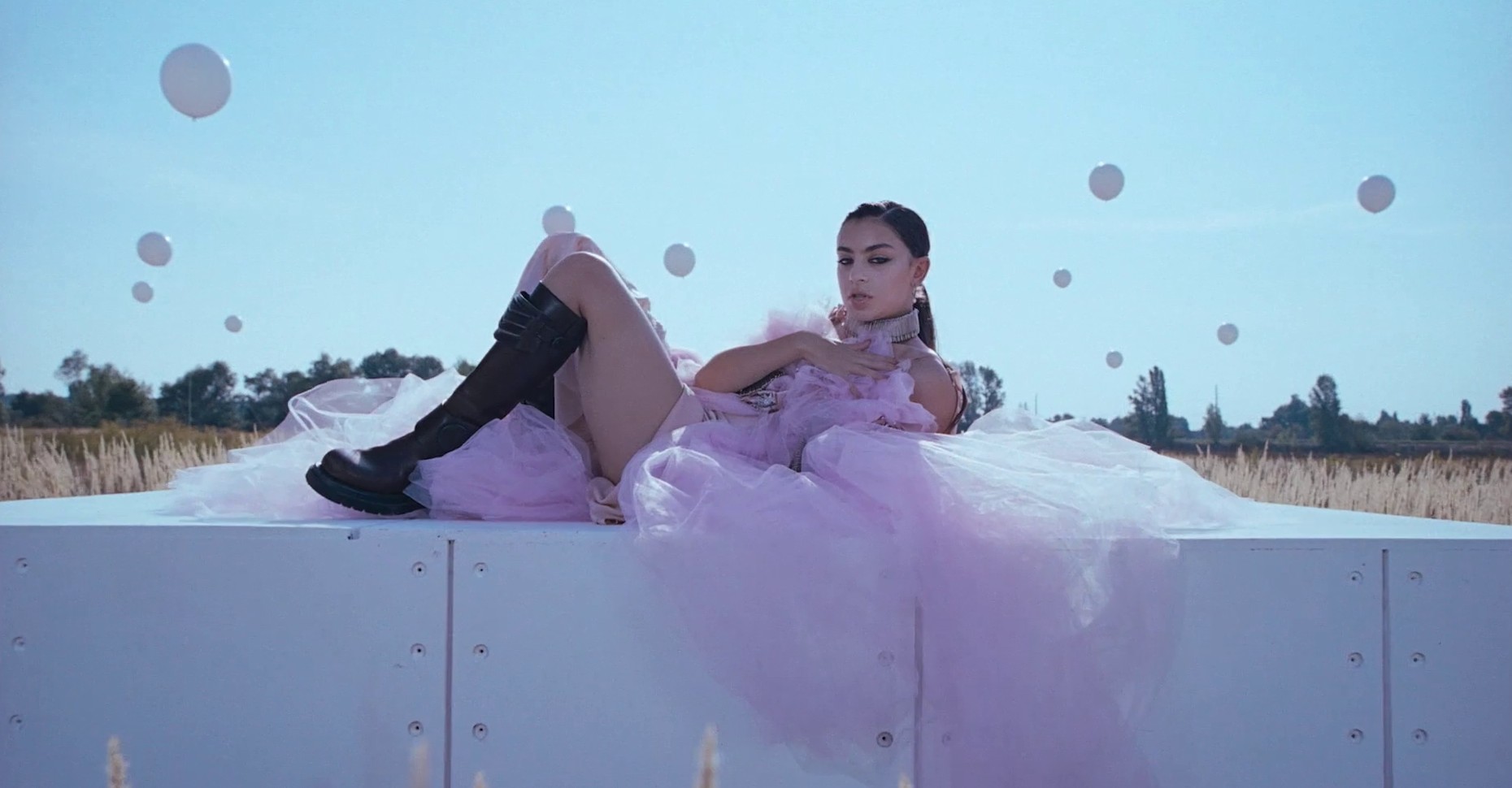 White Mercedes (2019) —  shot,  lighting