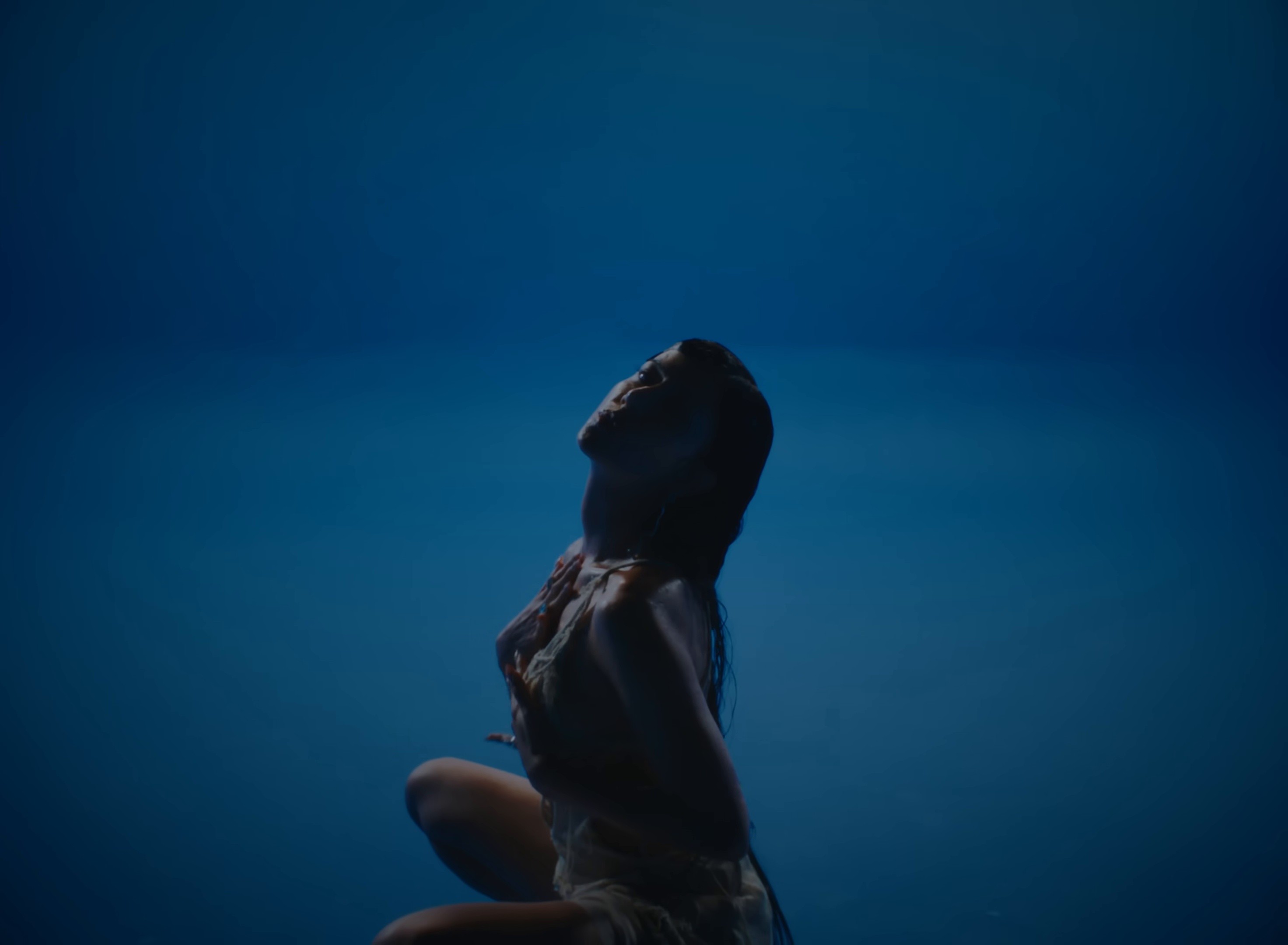 Desliza (2024) —  shot,  lighting