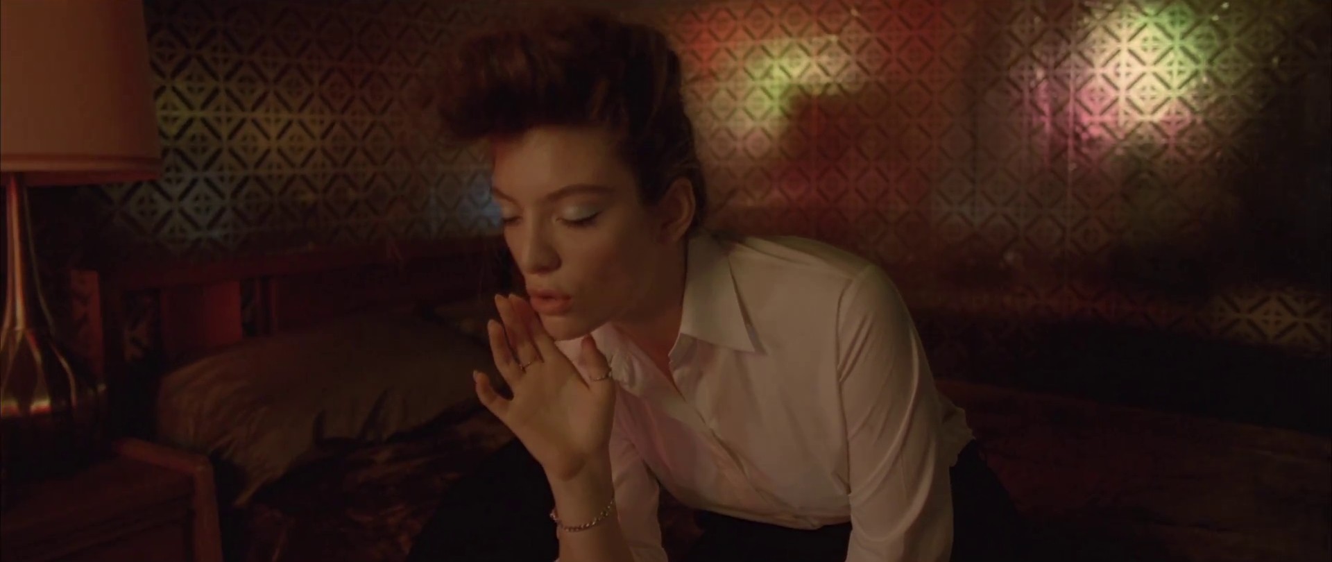 Yellow Flicker Beat  (2014) —  shot,  lighting