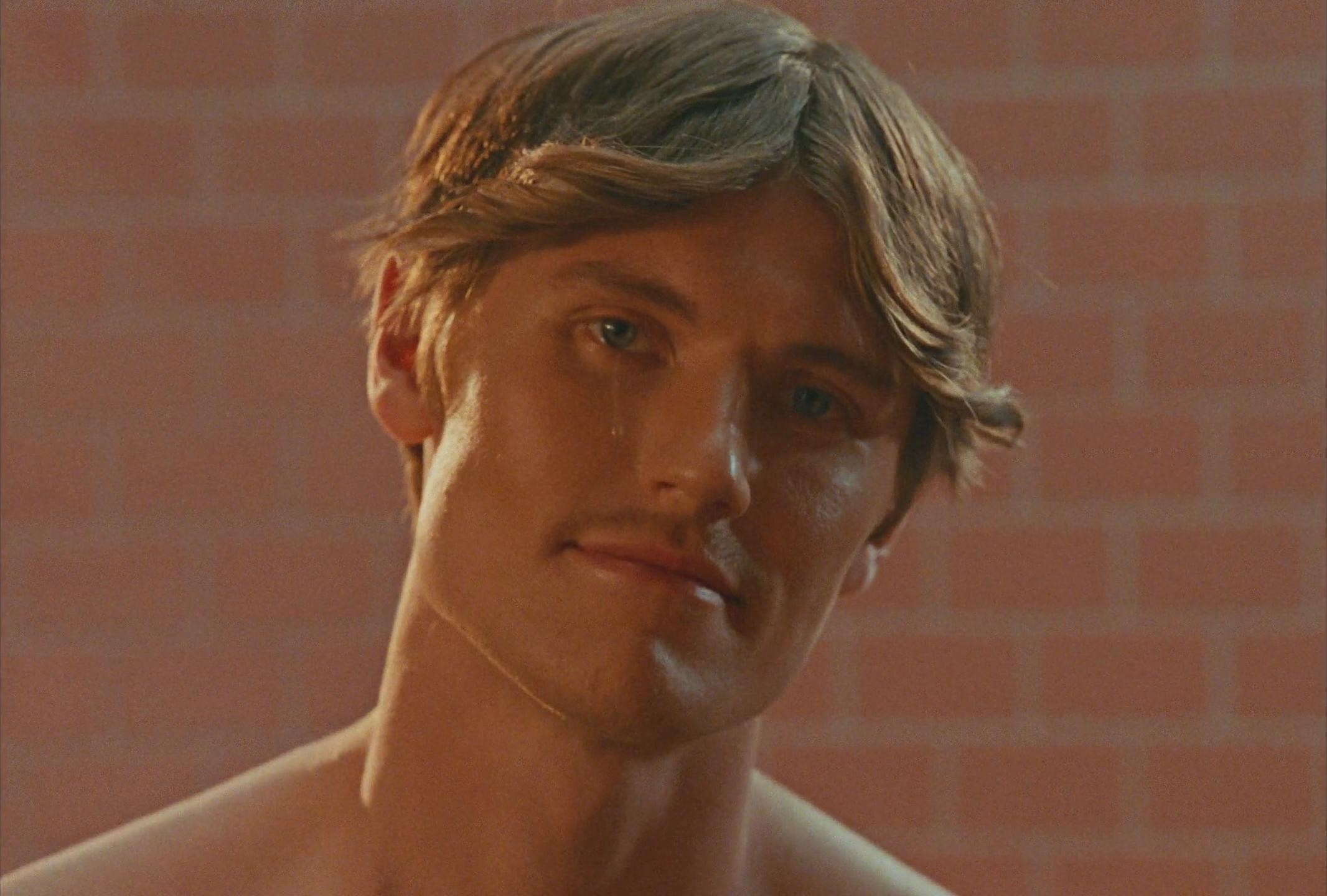 Estrid - Very lagom razors (2024) —  shot,  lighting