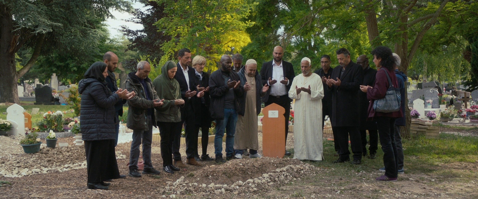 Six pieds sur Terre (2024) —  shot,  lighting