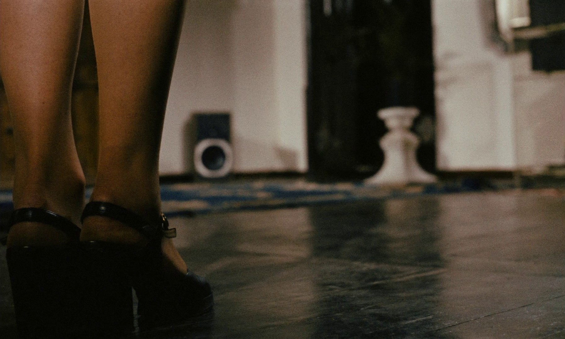 Chinese Roulette (1976) —  shot,  lighting