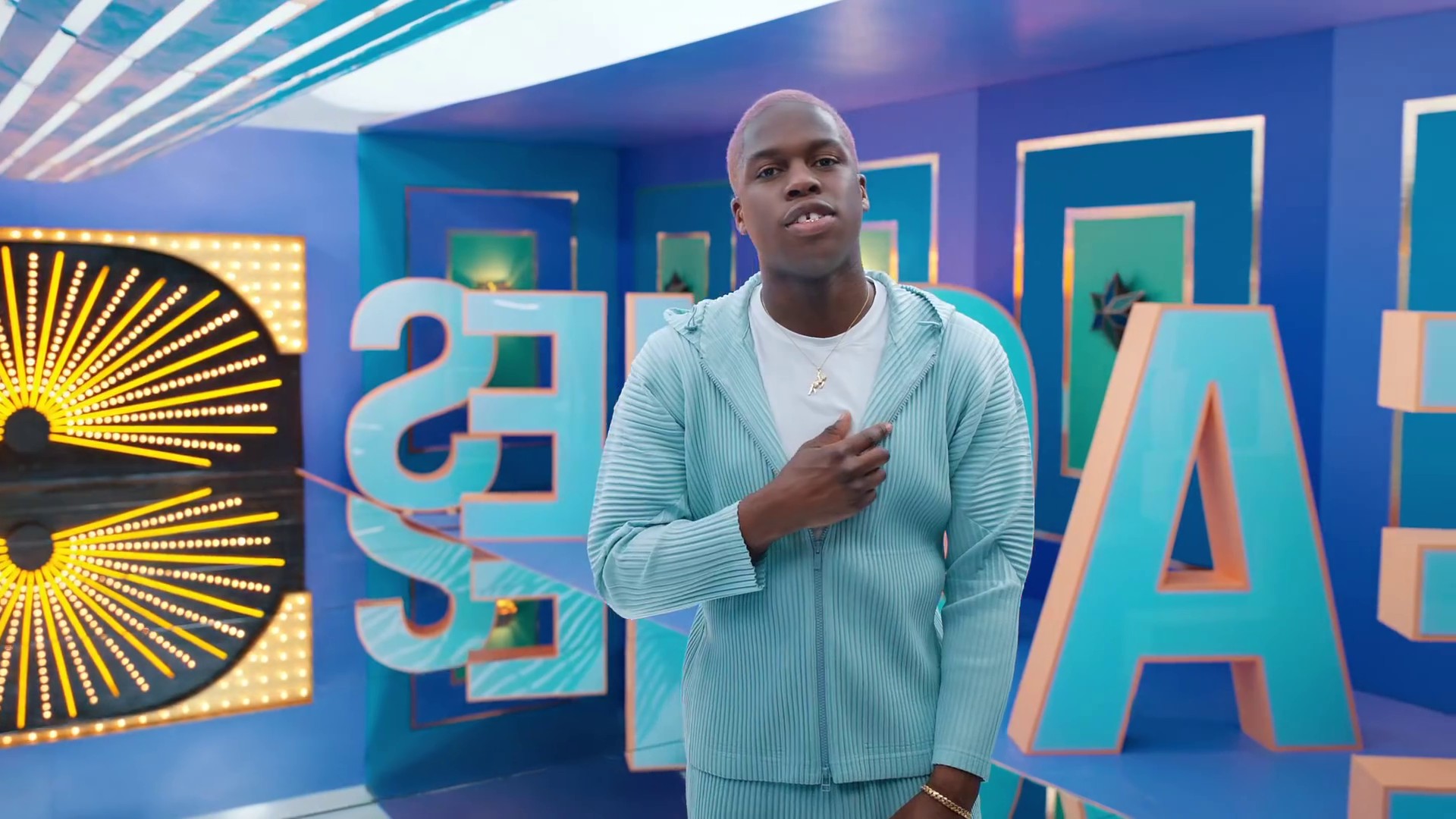 Peaches (2021) —  shot,  lighting