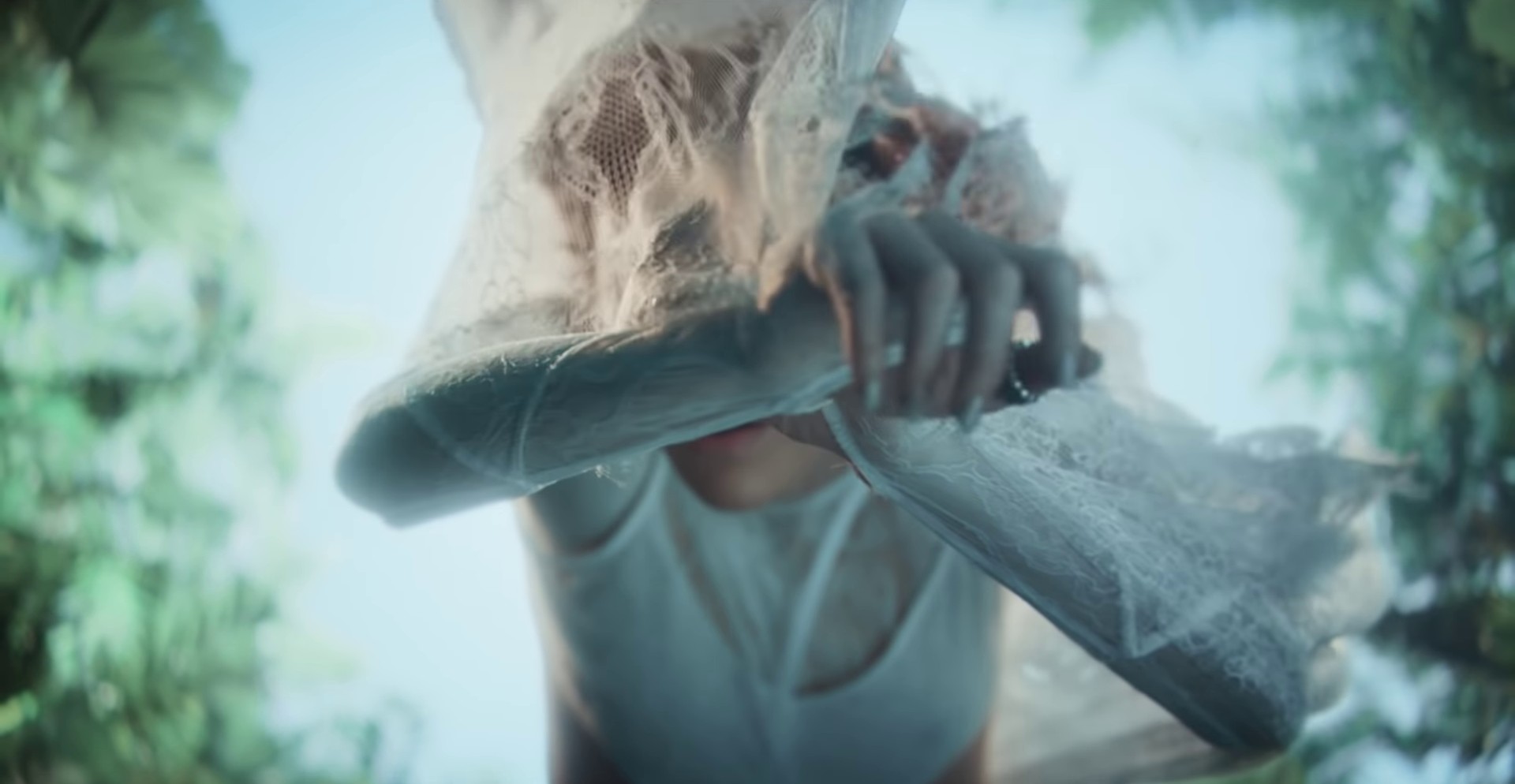 Sirens  (2022) —  shot,  lighting