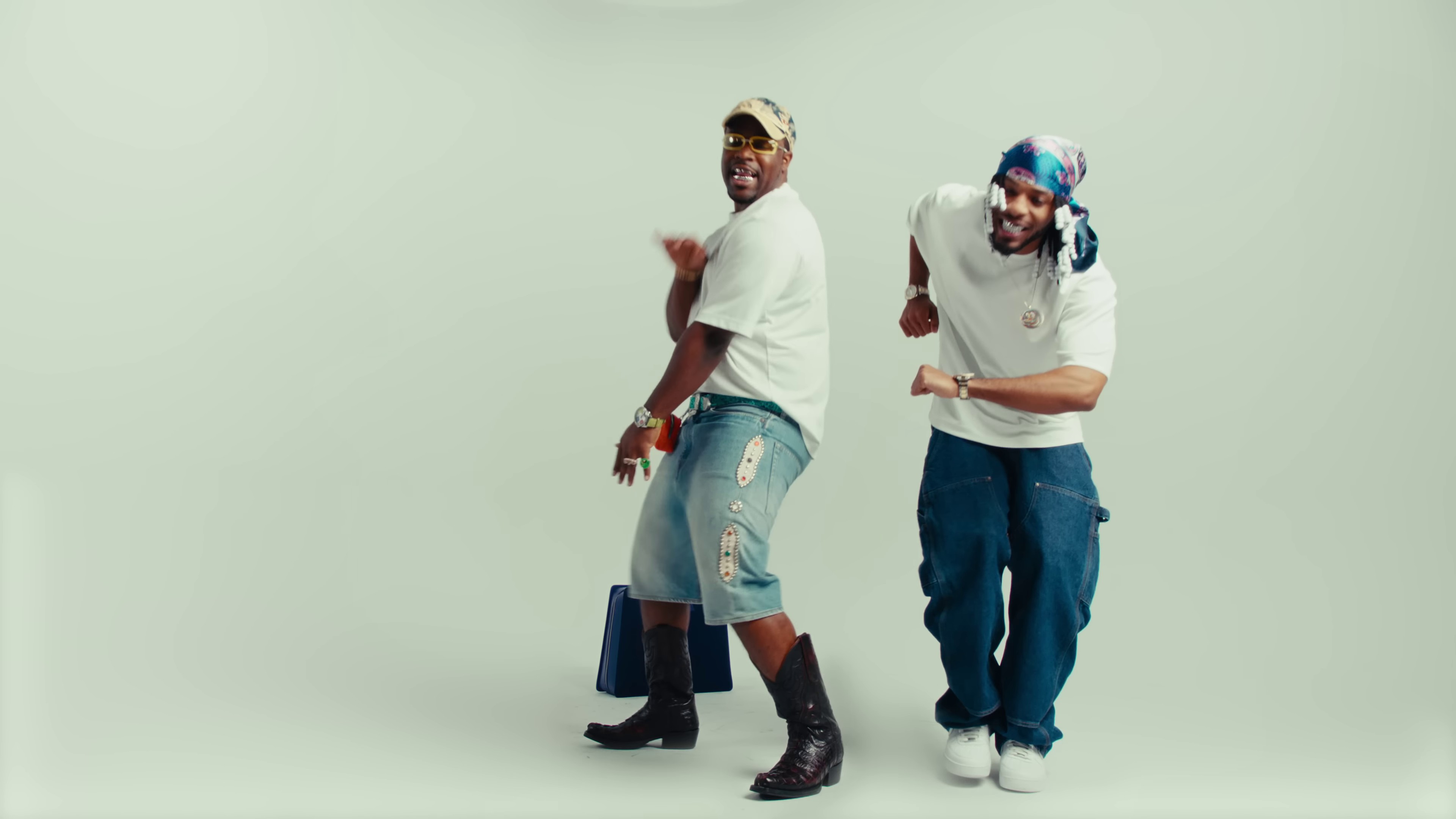 SILVER TOOTH (2023) —  shot,  lighting