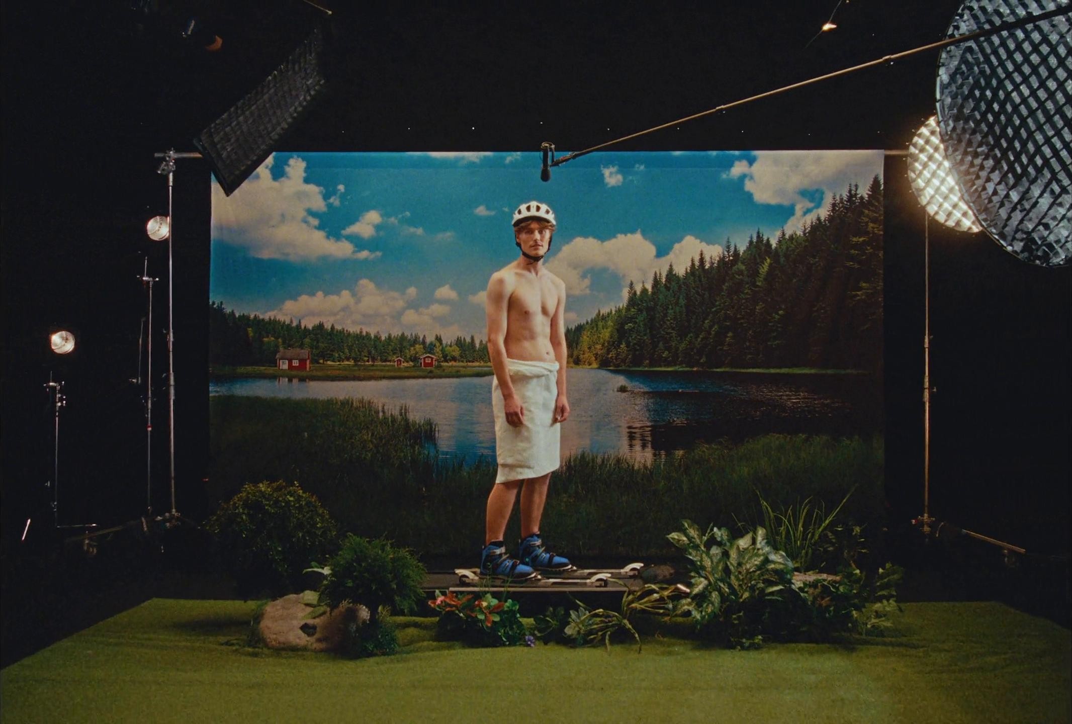 Estrid - Very lagom razors (2024) —  shot,  lighting