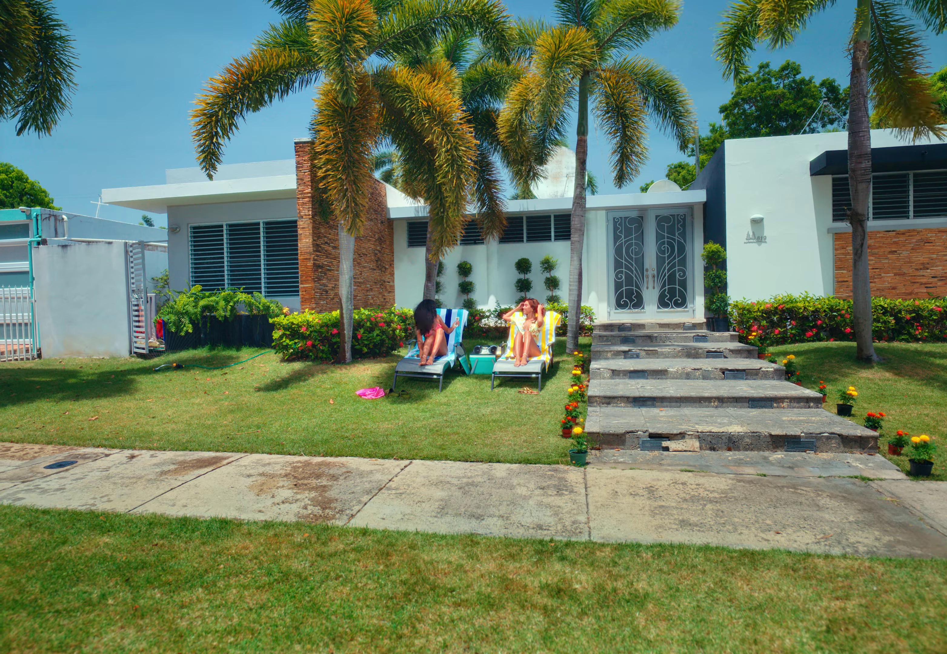 Me Porto Bonito (2022) —  shot,  lighting