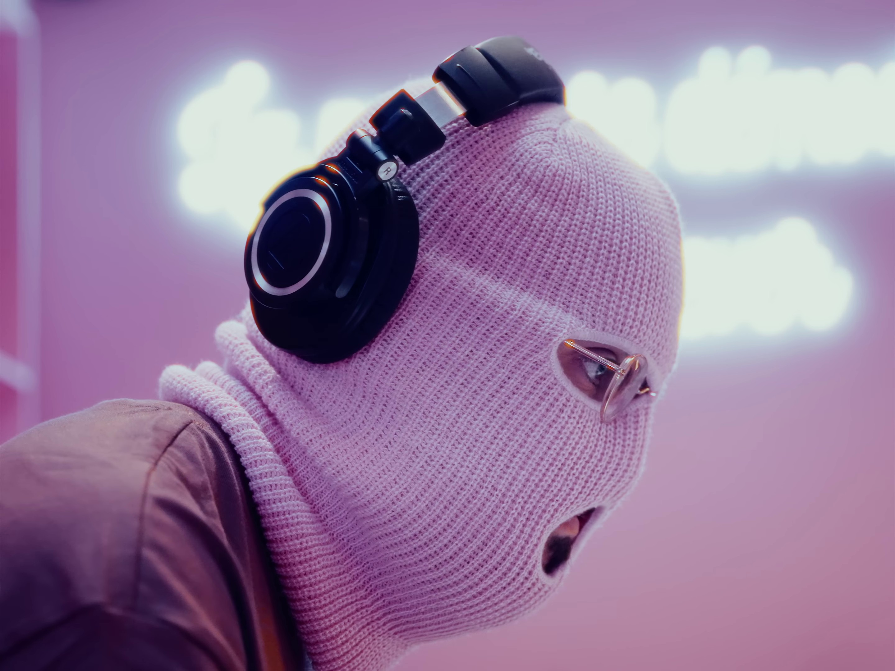 Mon Amour (2023) —  shot,  lighting