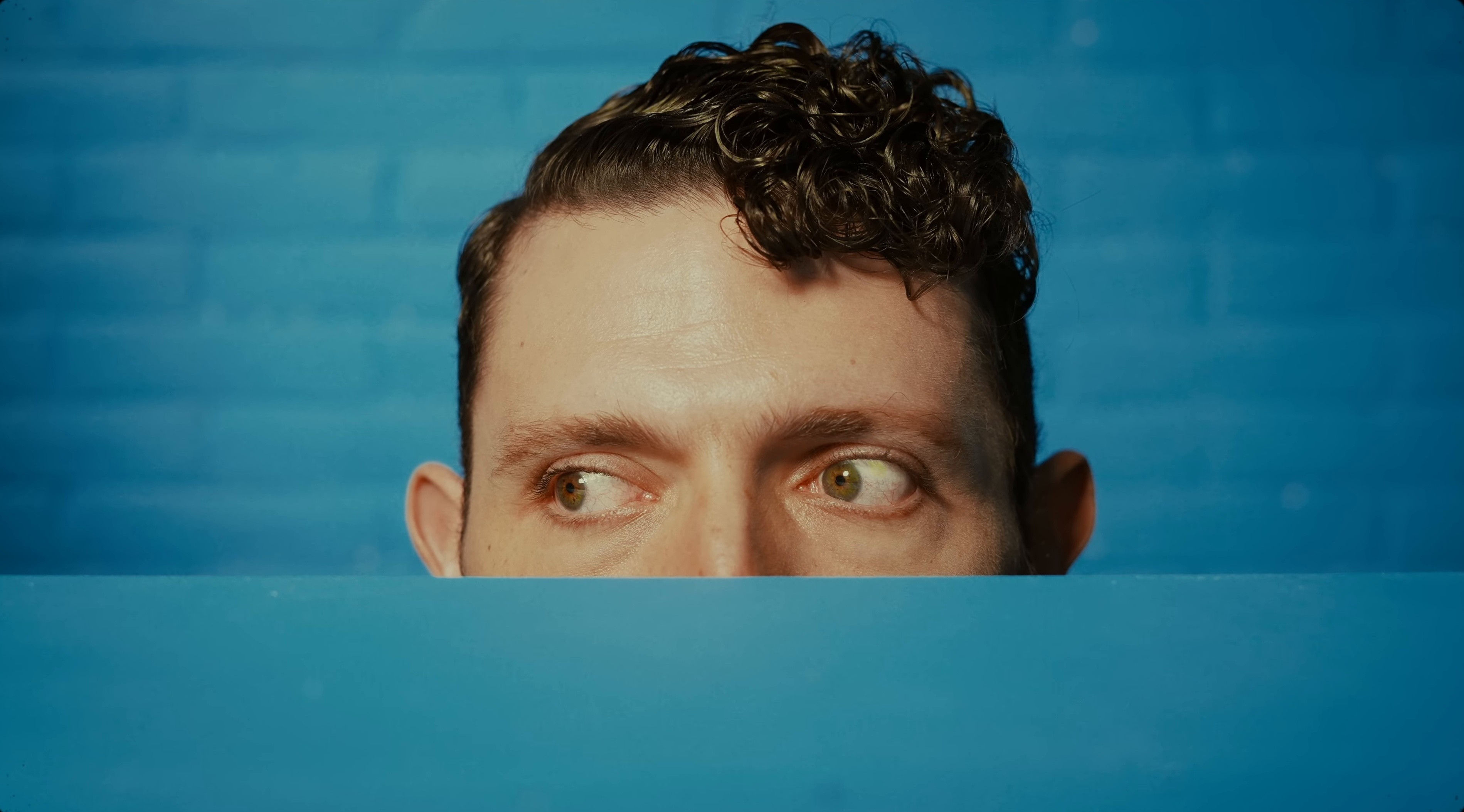 Tú Escríbeme (2025) —  shot,  lighting