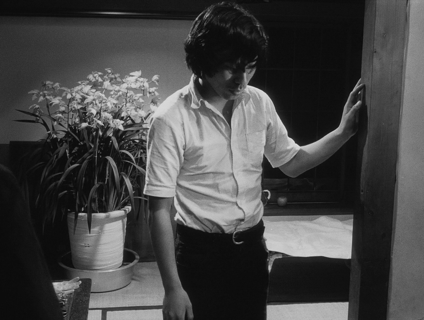 The Man Who Left His Will on Film (1970) —  shot,  lighting