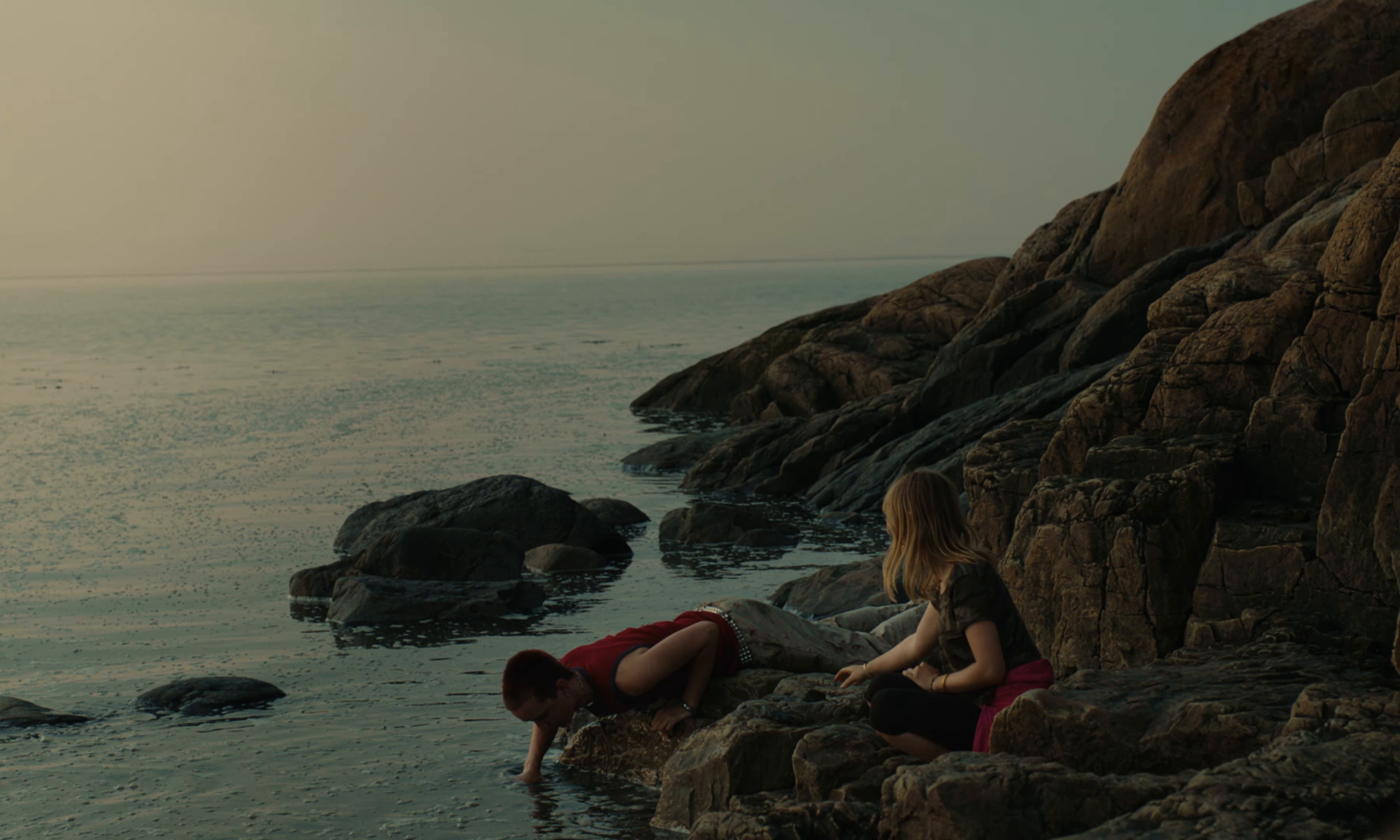 PAS ENCORE (2025) —  shot,  lighting