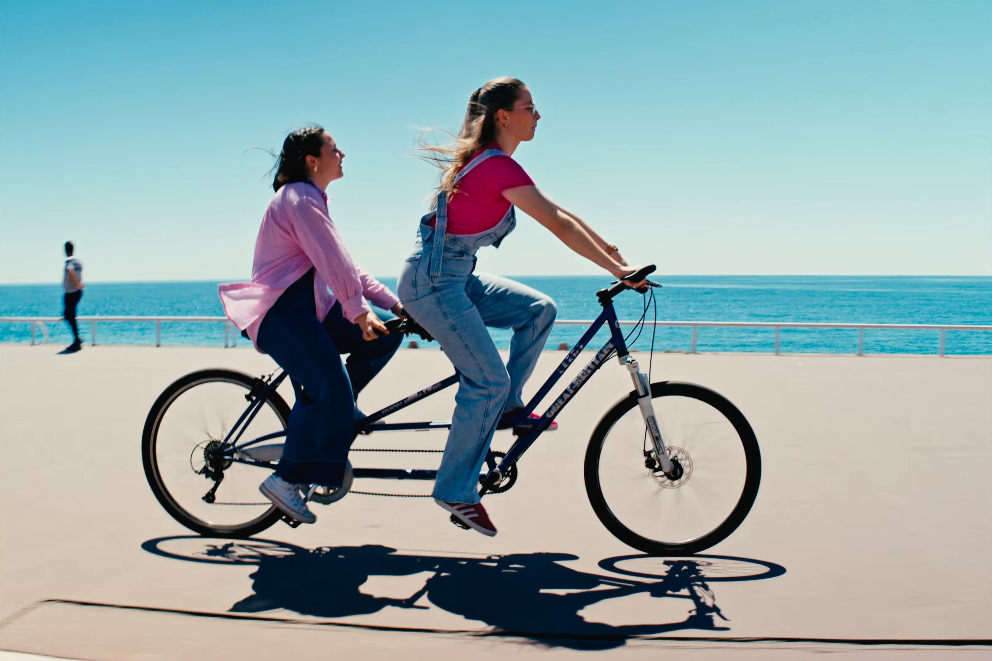 COULEUR PAMPLEMOUSSE (2024) —  shot,  lighting