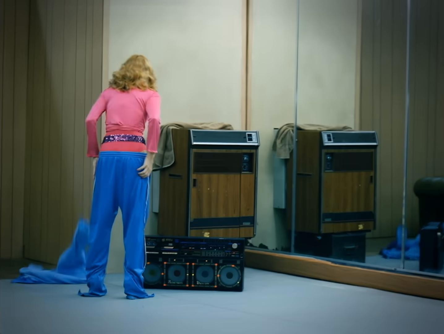 Hung Up (2009) —  shot,  lighting