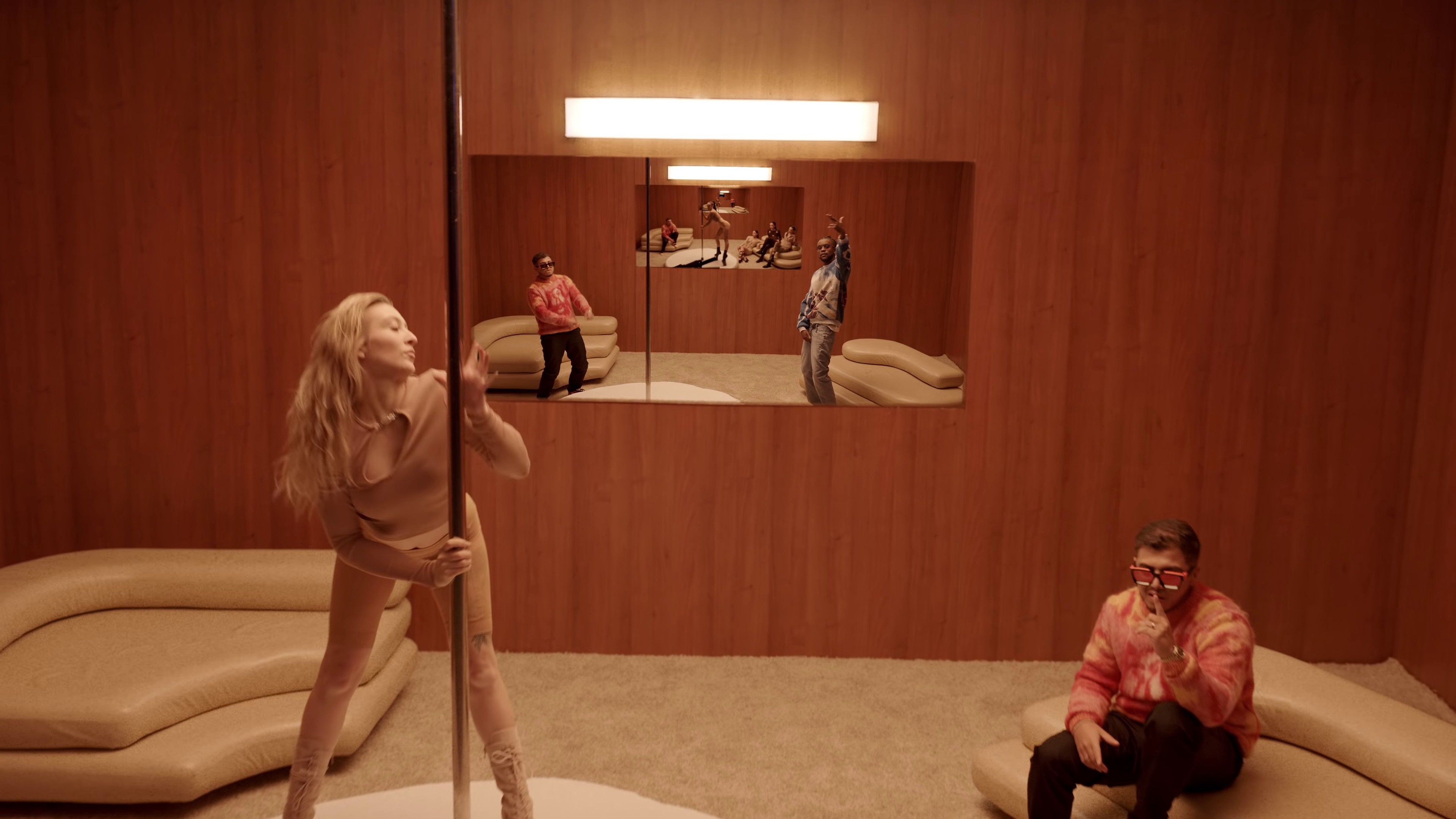 Fendi love (2021) —  shot,  lighting