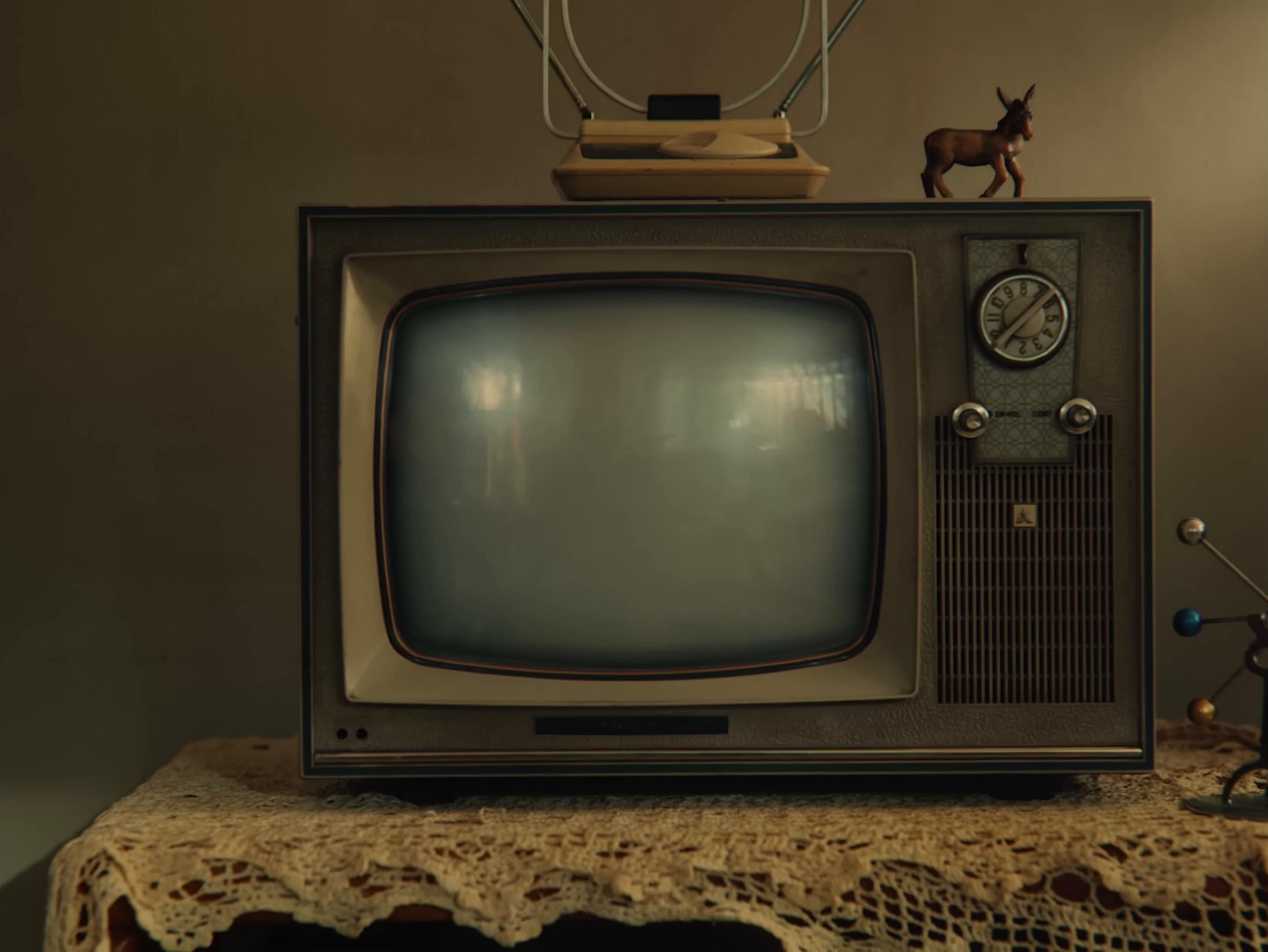 I Want You Back (2025) —  shot,  lighting