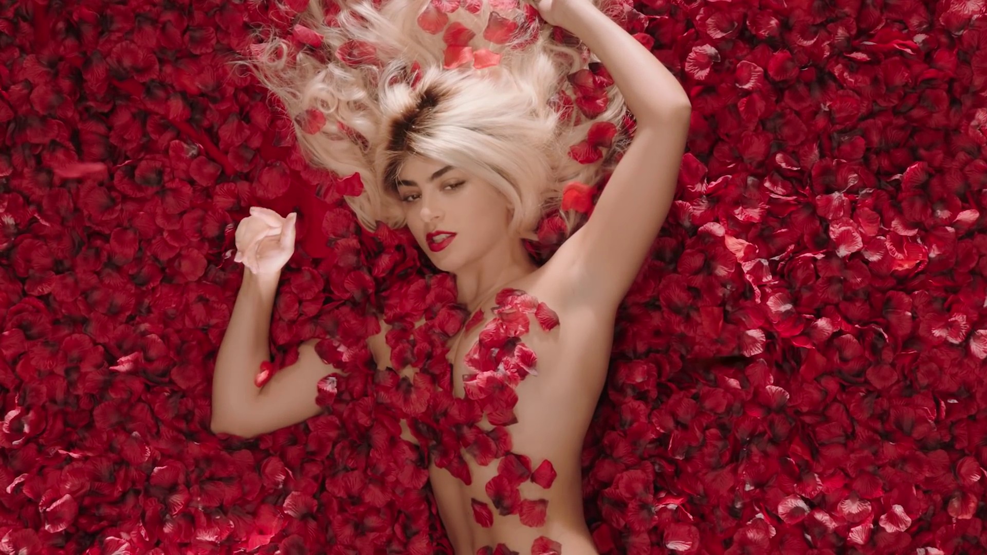 1999 (2018) —  shot,  lighting