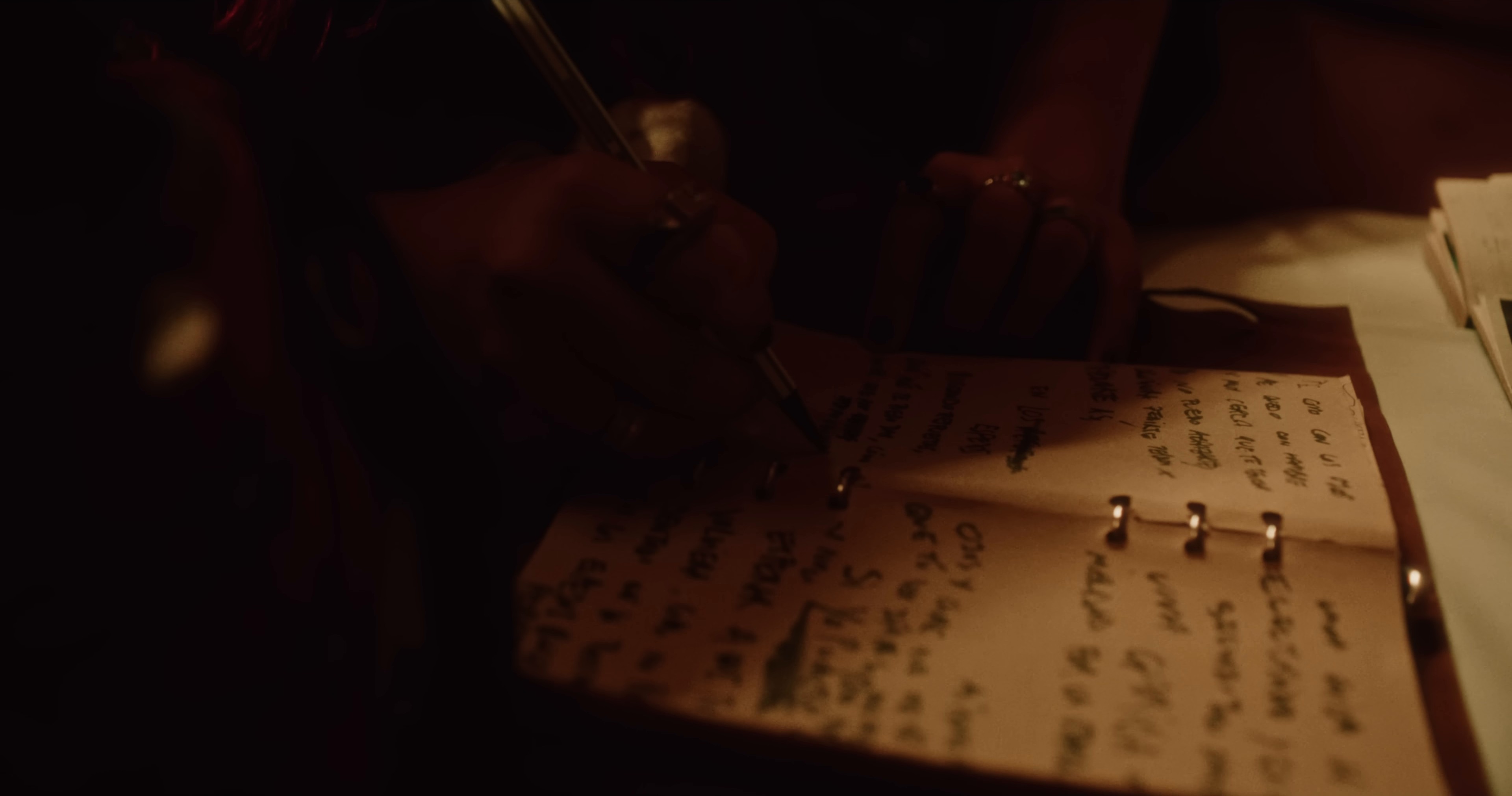 En Los Espejos (2024) —  shot,  lighting