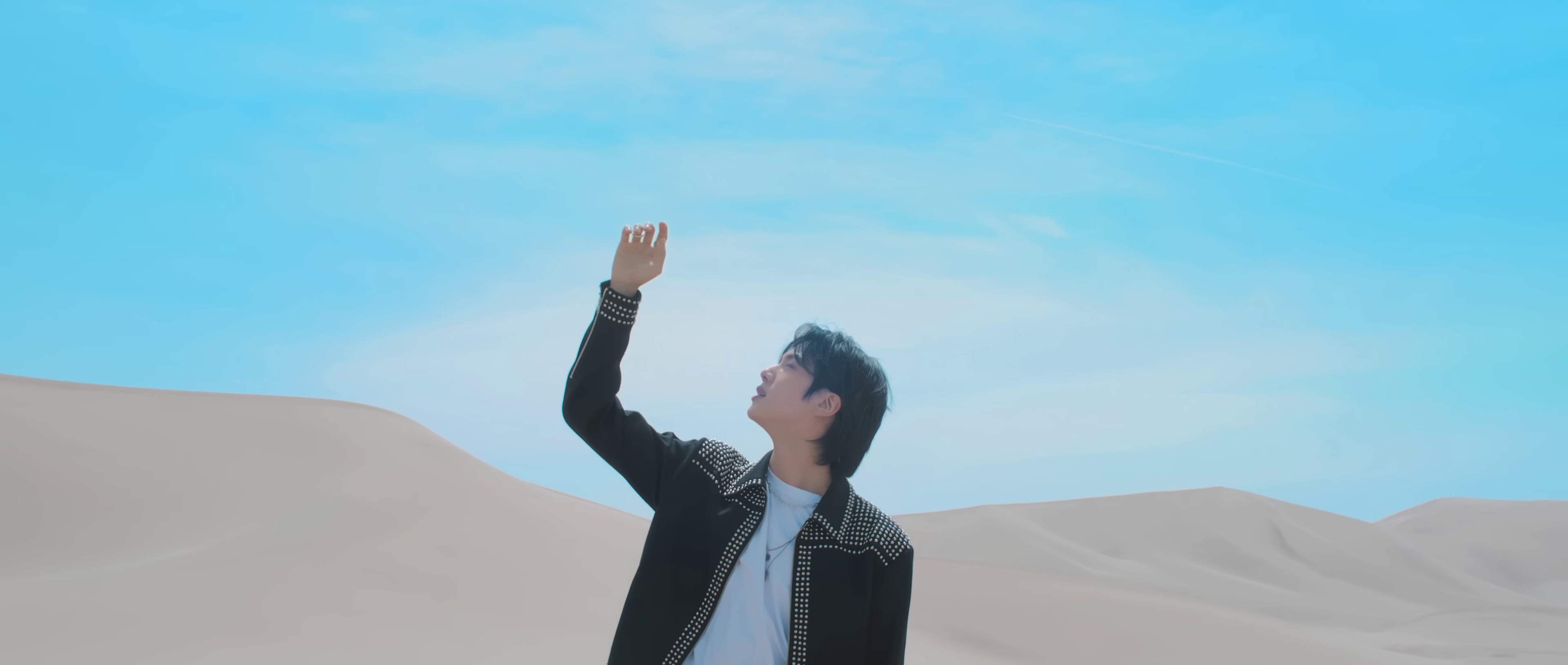 Yet To Come (The Most Beautiful Moment) (2022) —  shot,  lighting