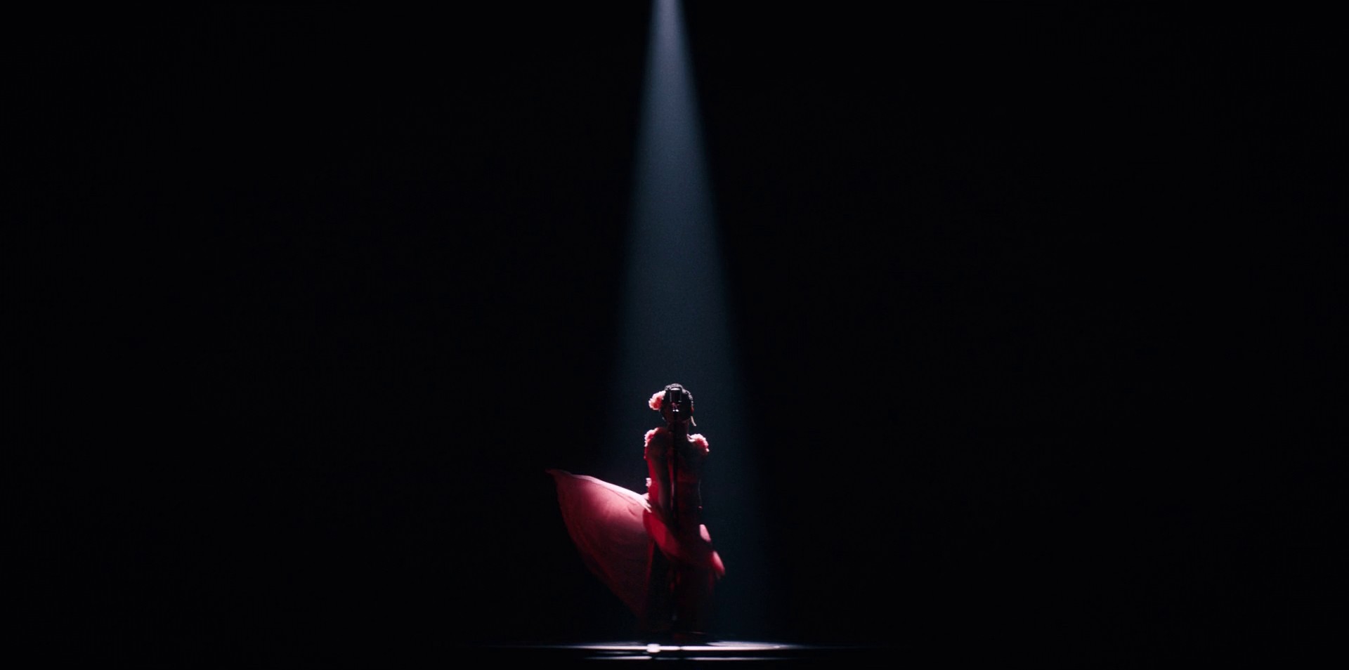 Karen and Benji (2021) —  shot,  lighting