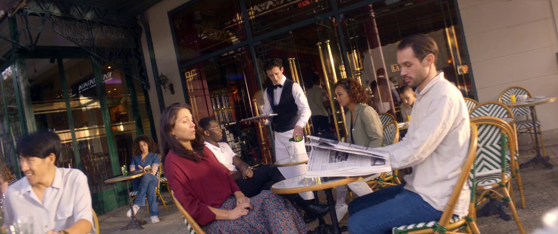 PERRIER VU EN TERRASSE (FRANCE - 2024) (2024) —  shot,  lighting