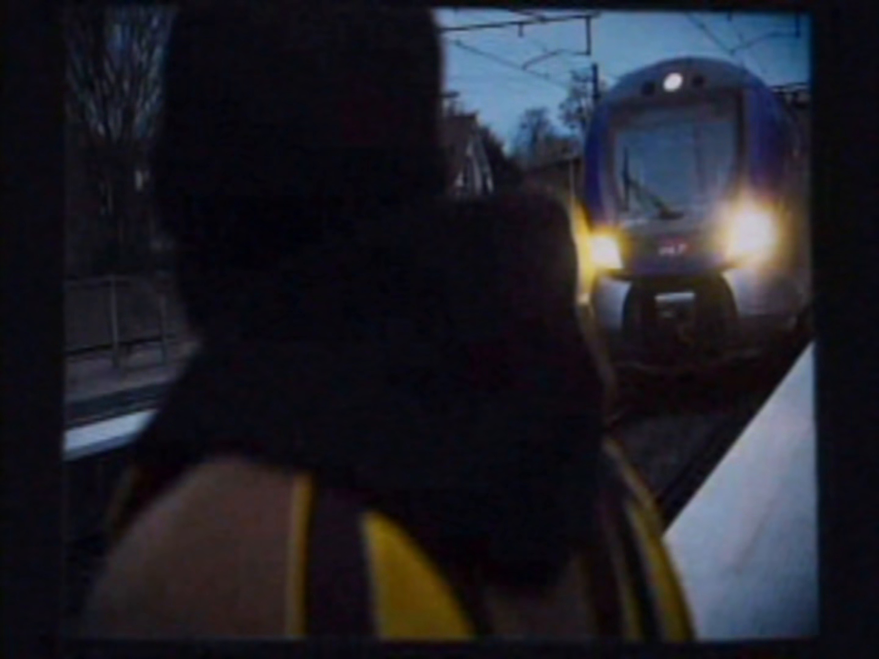 Hustleuse (2025) —  shot,  lighting