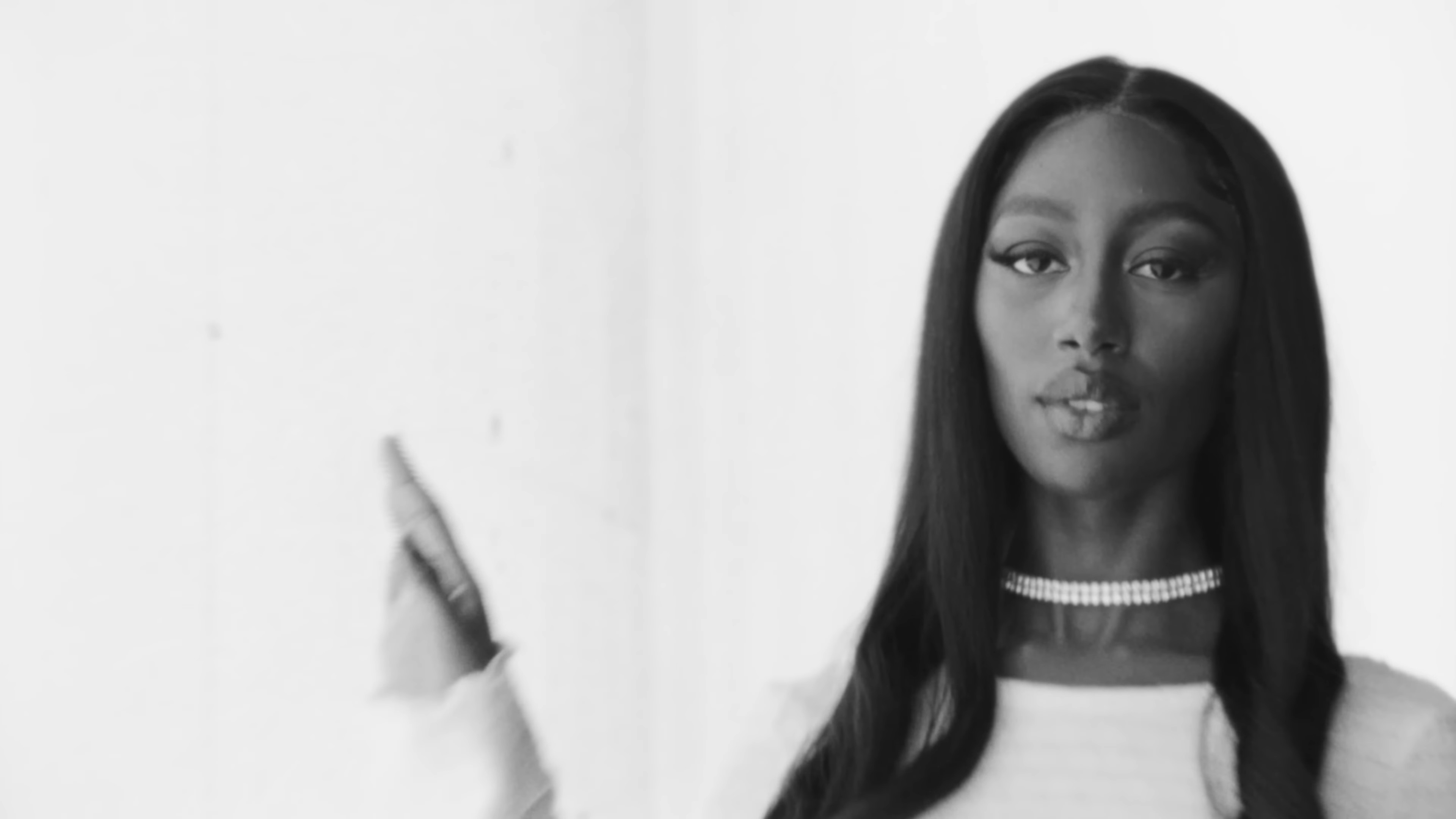 Non Non (2022) —  shot,  lighting