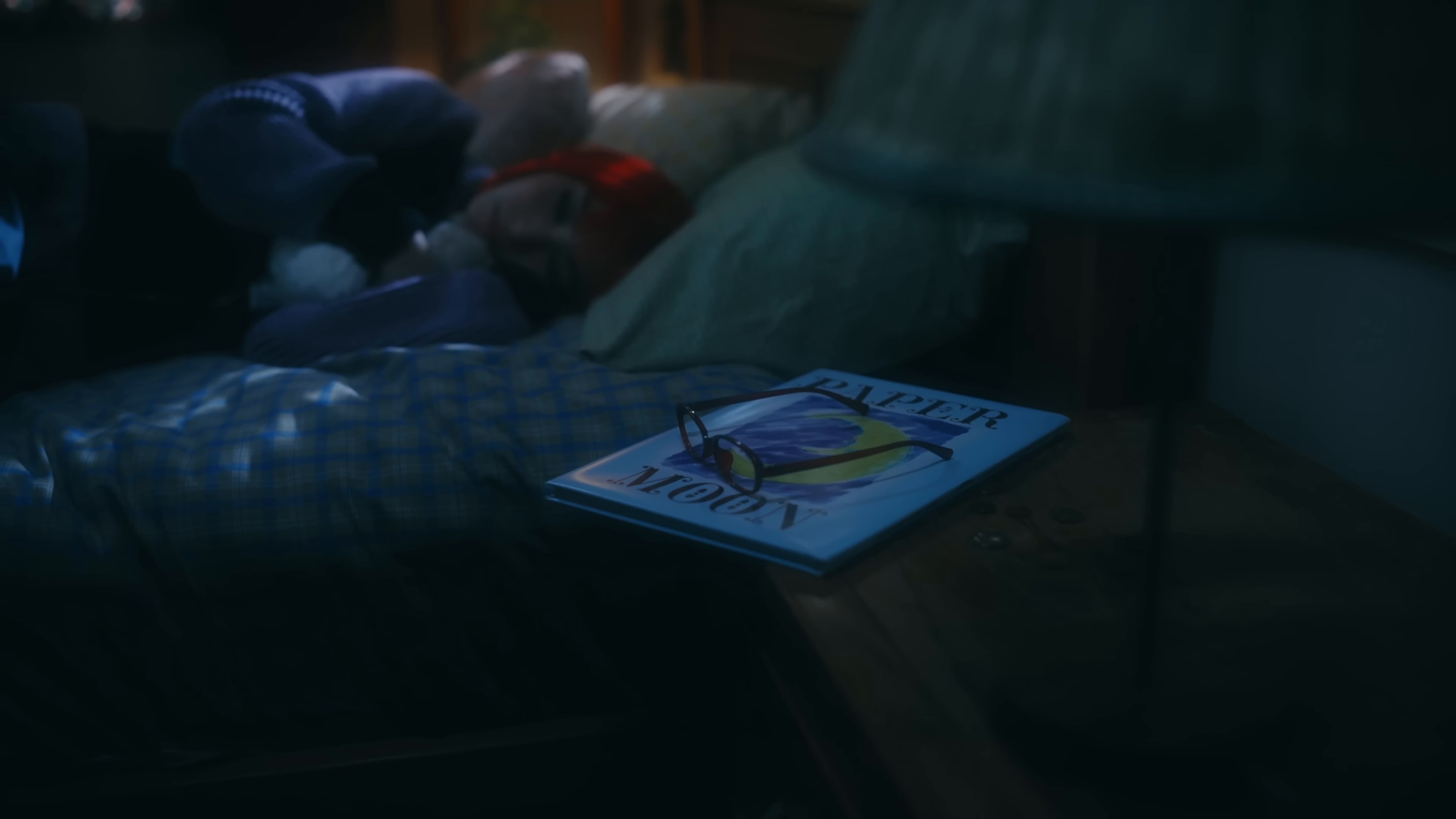 PAPER MOON (2025) —  shot,  lighting