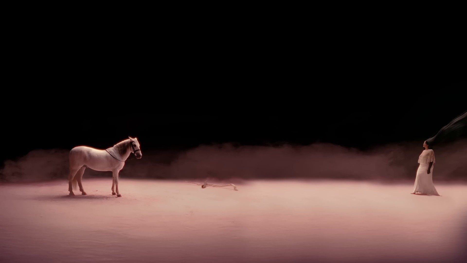 MAL LUNÉE (2025) —  shot,  lighting