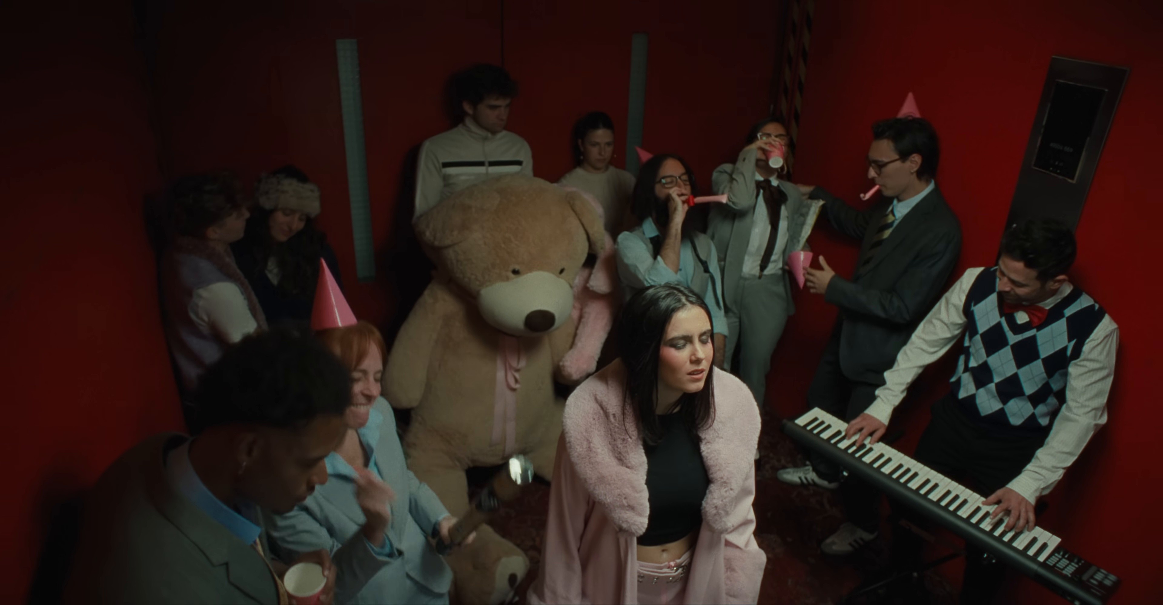 otro día (2025) —  shot,  lighting