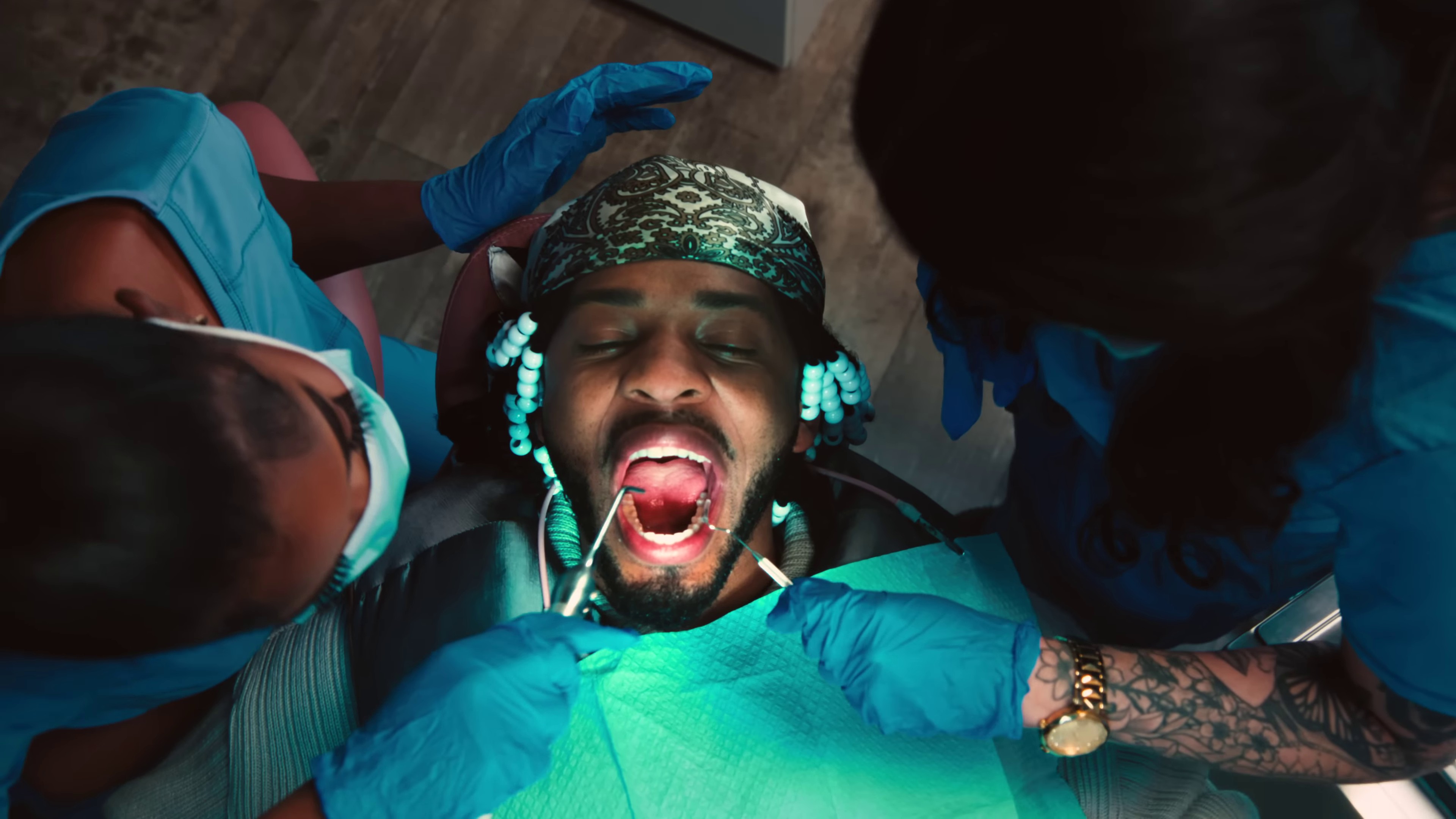 SILVER TOOTH (2023) —  shot,  lighting