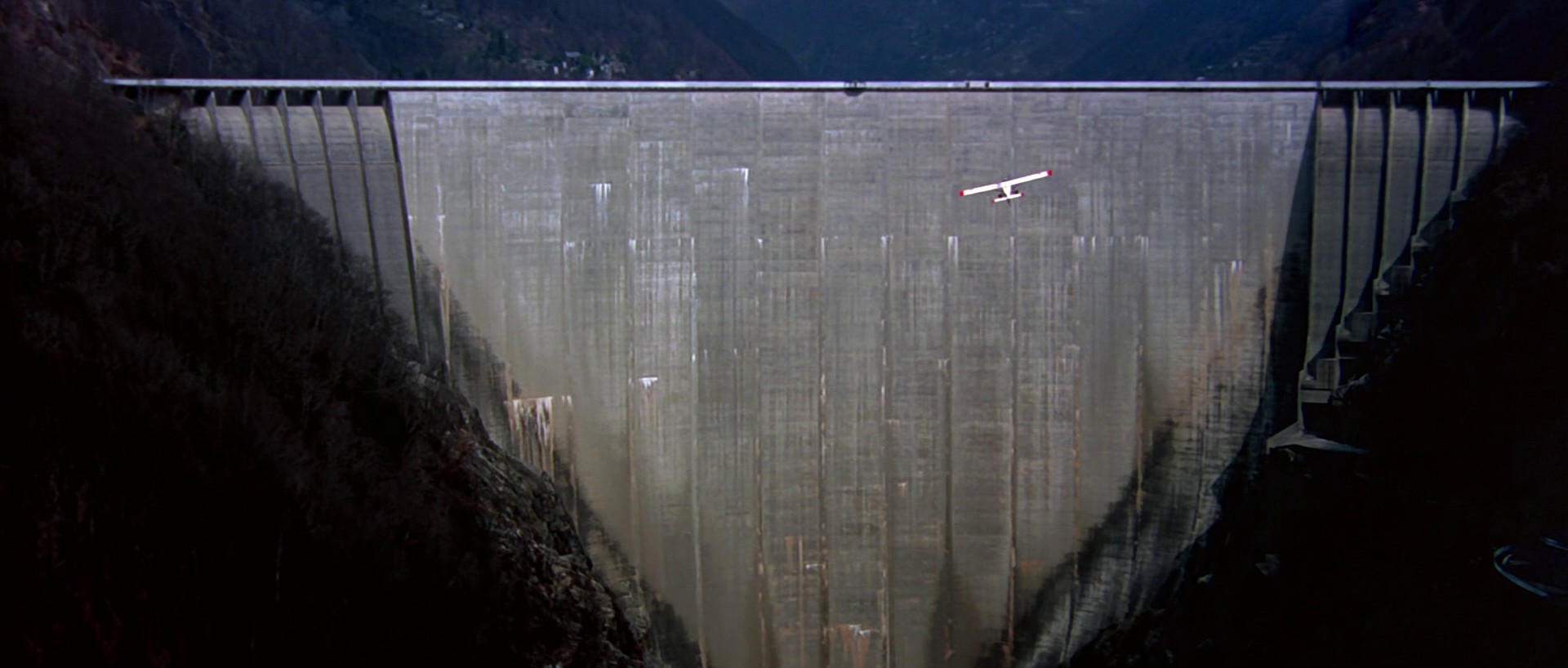 GoldenEye (1995) —  shot,  lighting