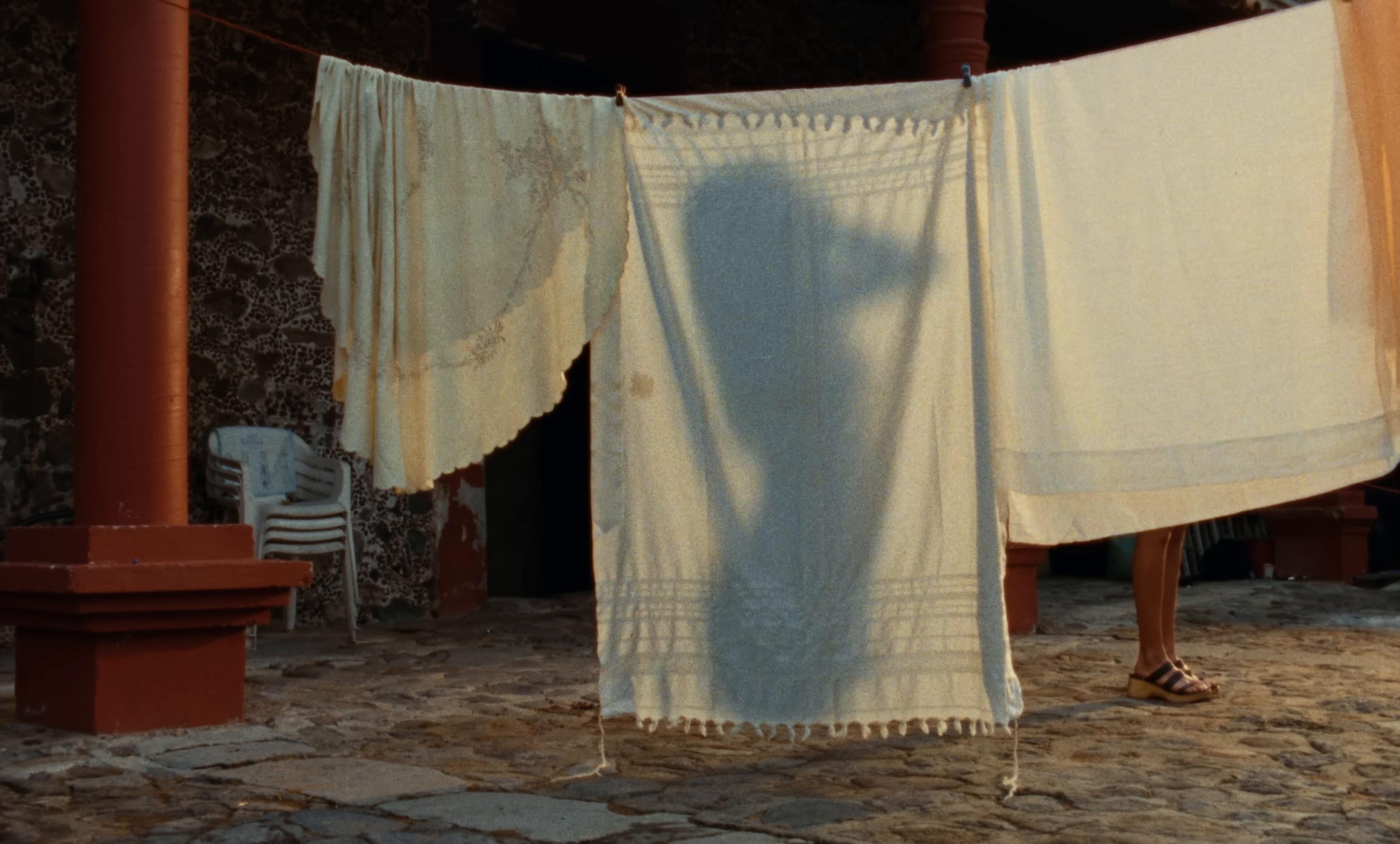 KHE CALOR (2025) —  shot,  lighting