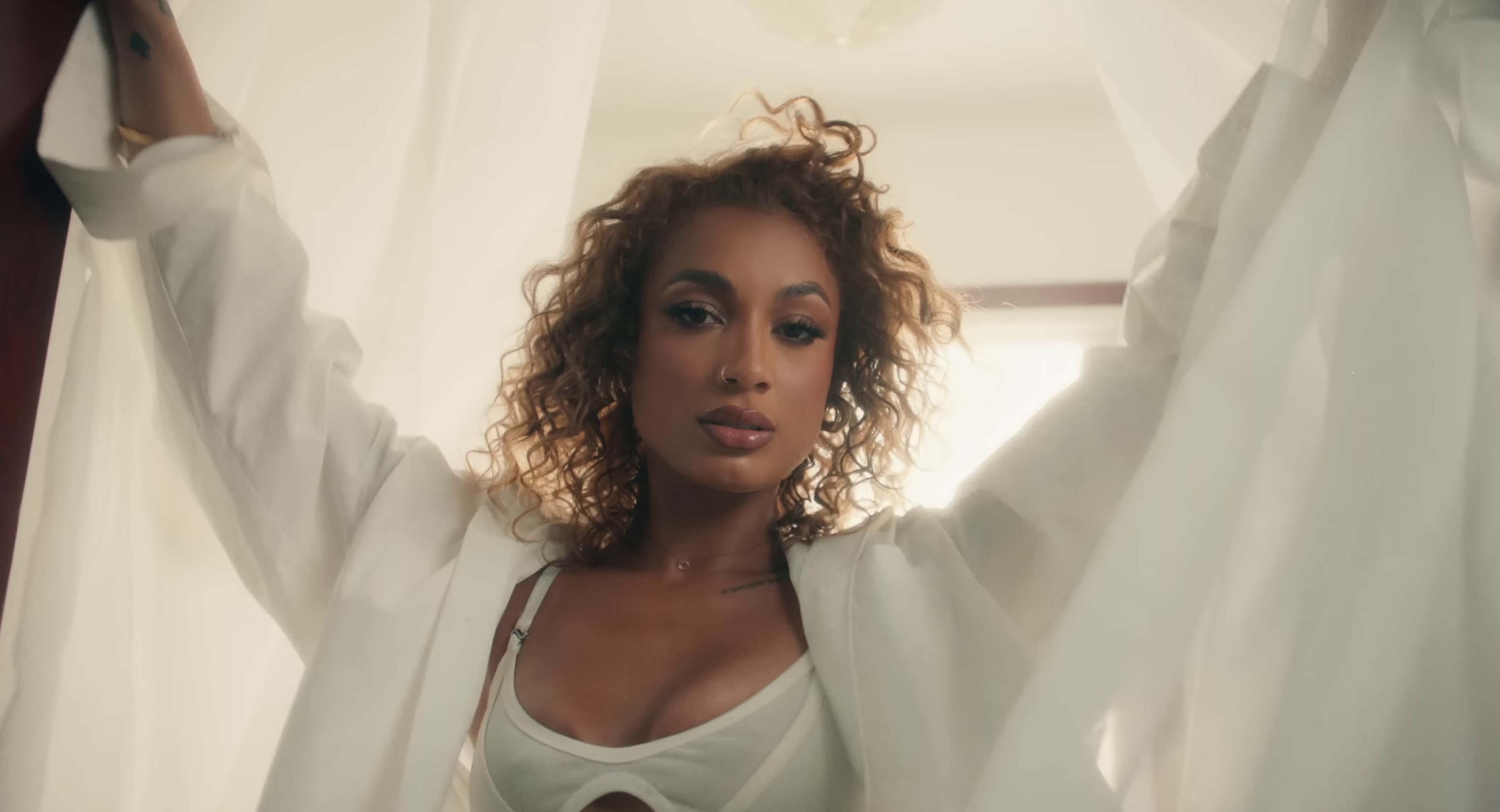 Heartbreaker (2022) —  shot,  lighting