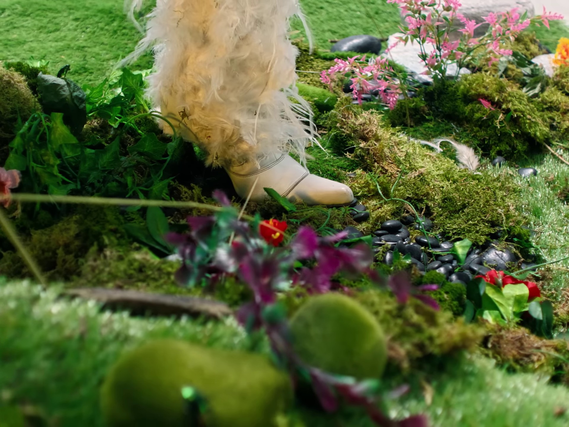 Morphine (2022) —  shot,  lighting