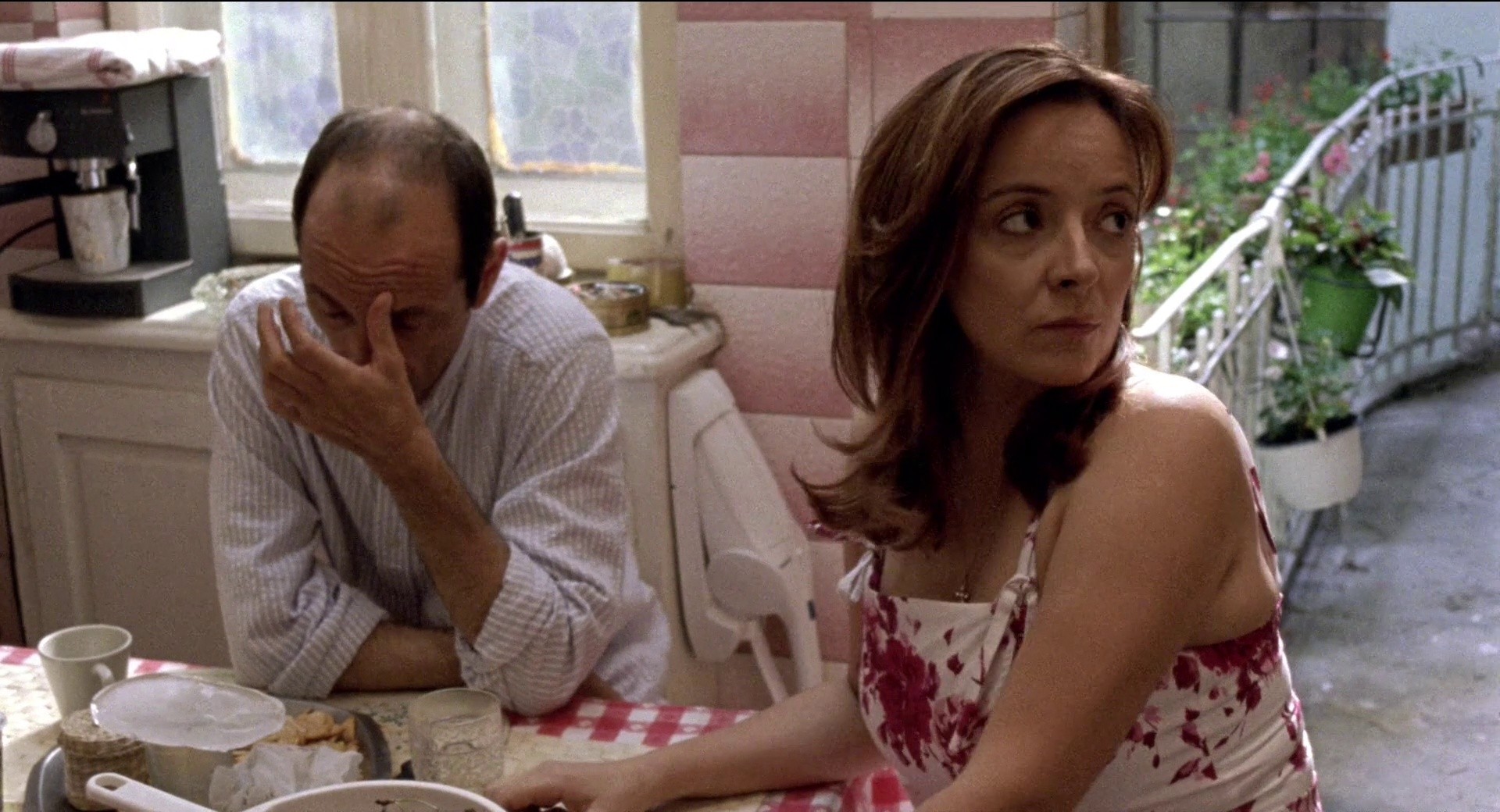 Everybody in Our Family (2013) —  shot,  lighting