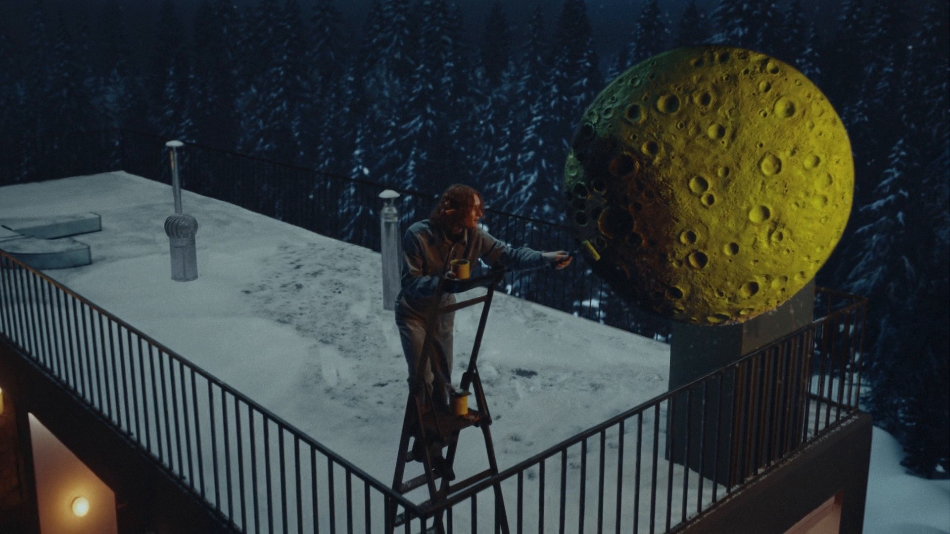 NY 2025 | Gold Apple (2024) —  shot,  lighting