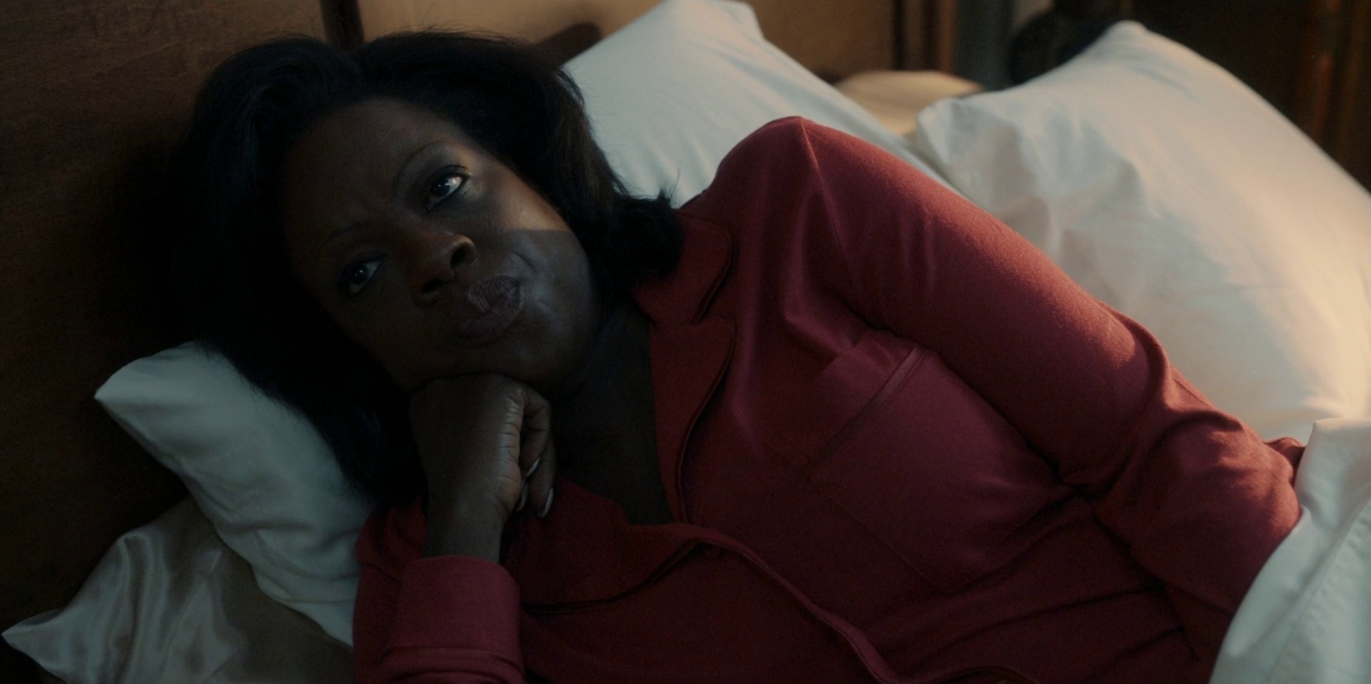 Cracked Pot (2022) —  shot,  lighting