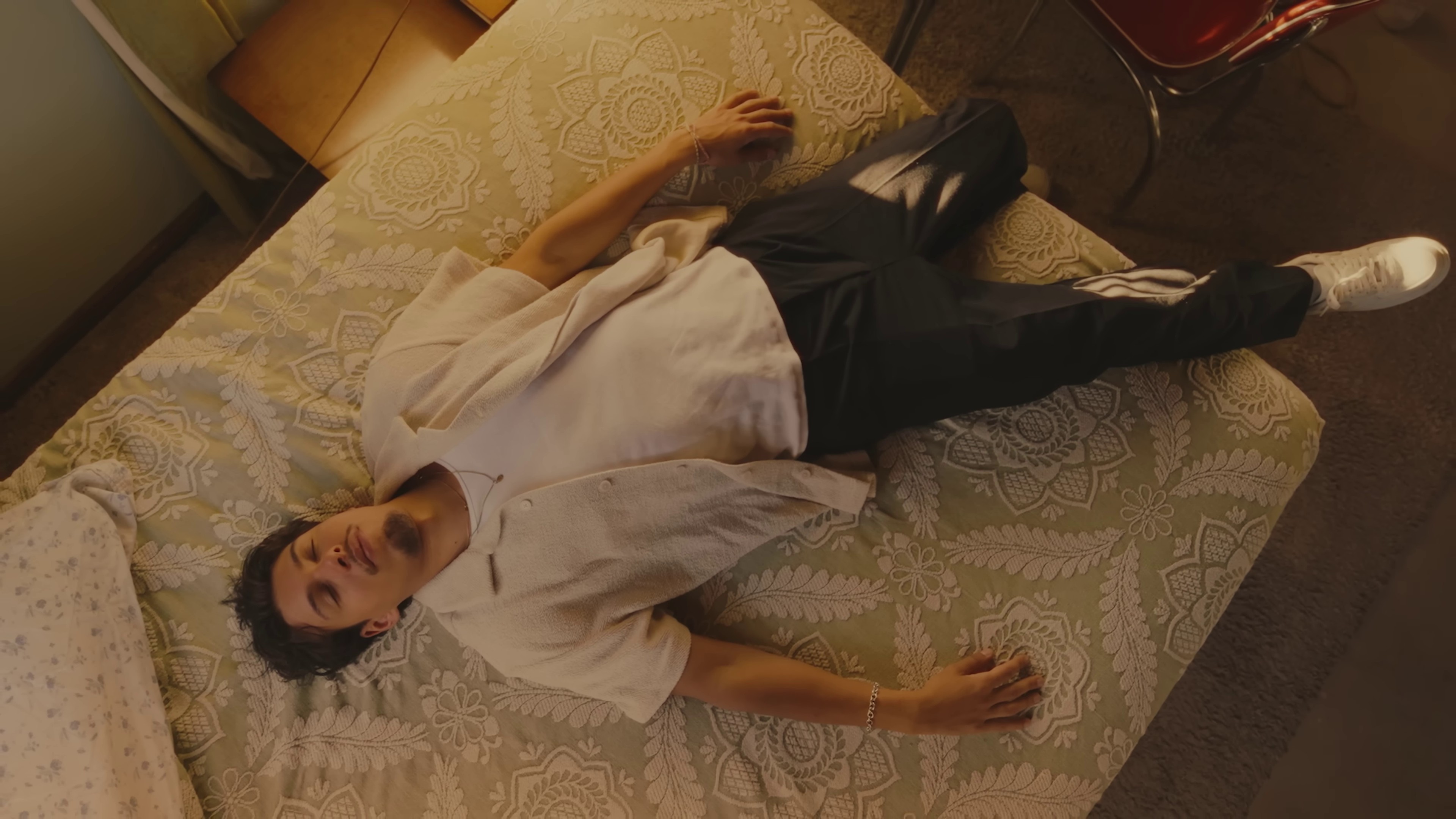 Hôtel 5 étoiles  (2022) —  shot,  lighting