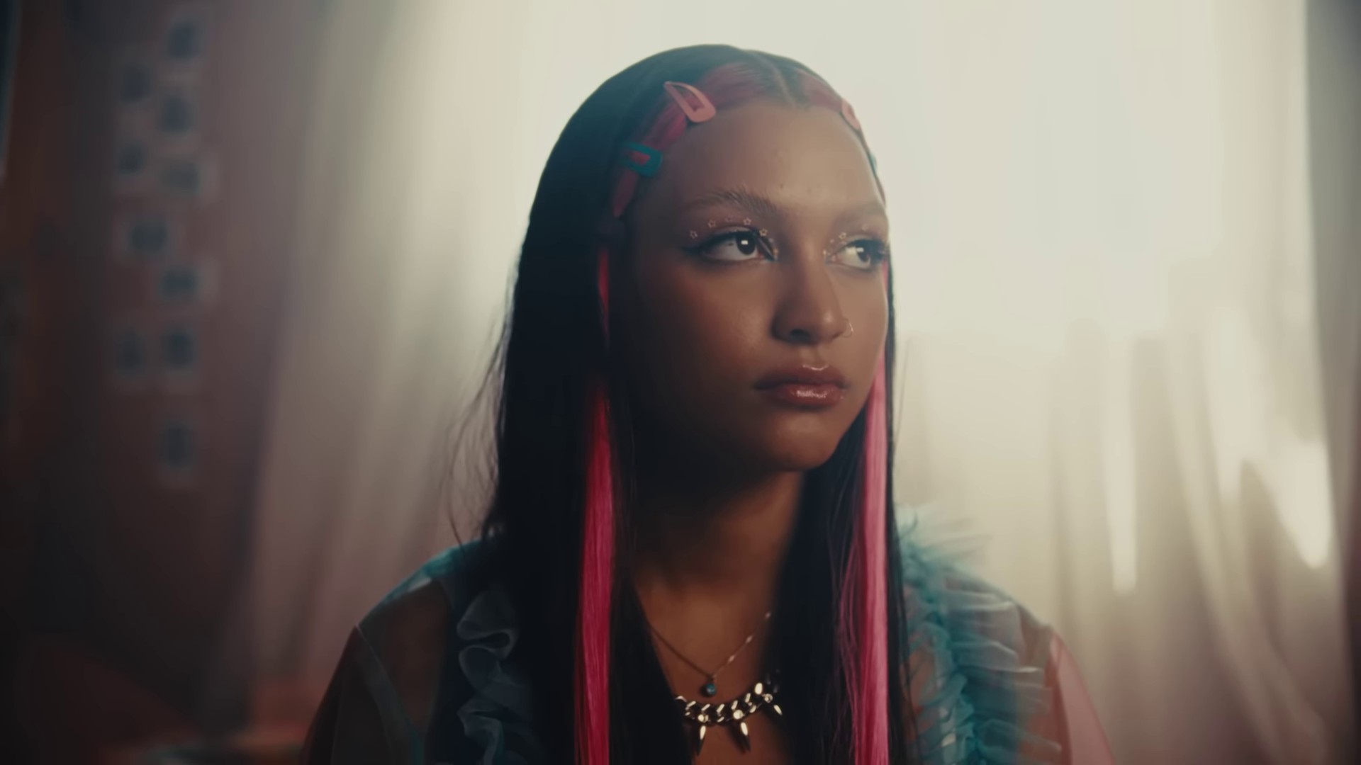 girl ur so pretty (2022) —  shot,  lighting