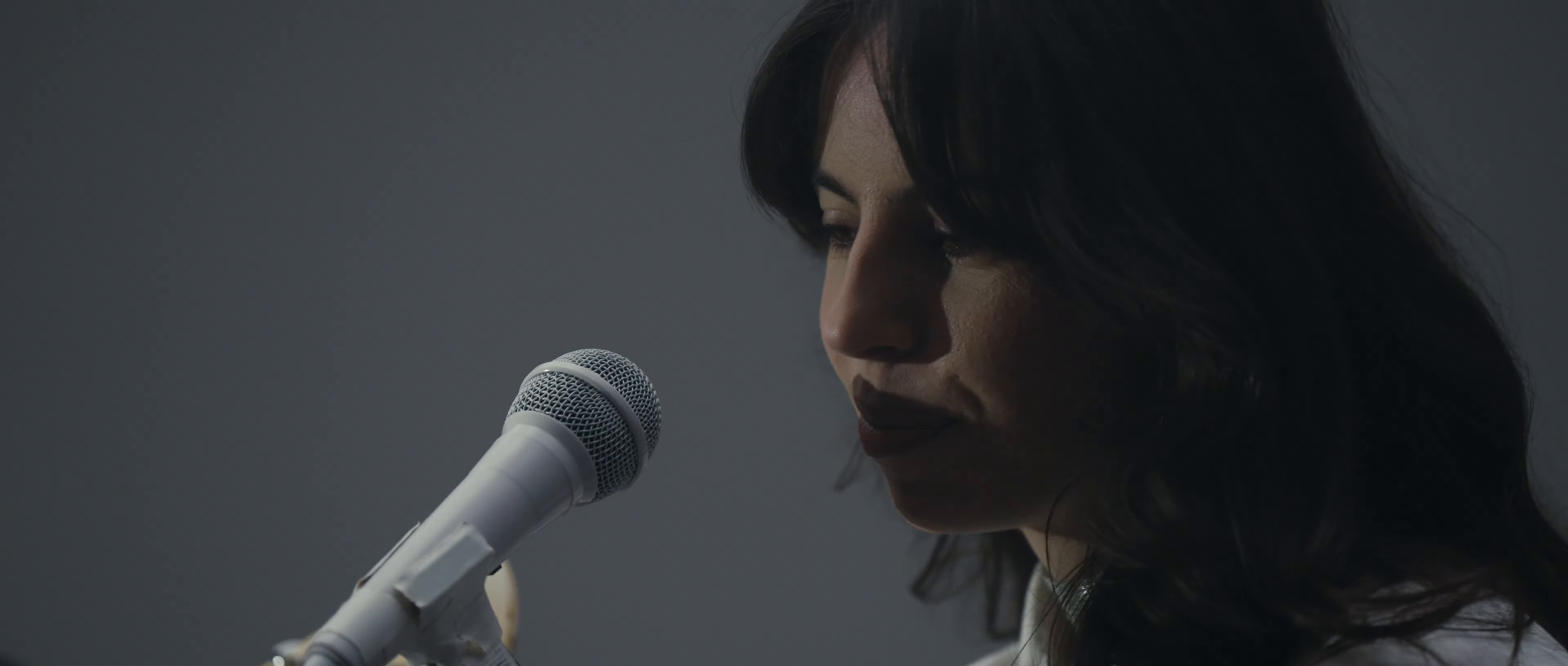 Adèle & Robin - Courage (Clip officiel) (2025) —  shot,  lighting