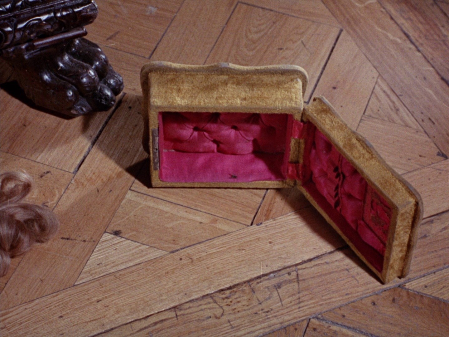 Gavotte (1968) —  shot,  lighting