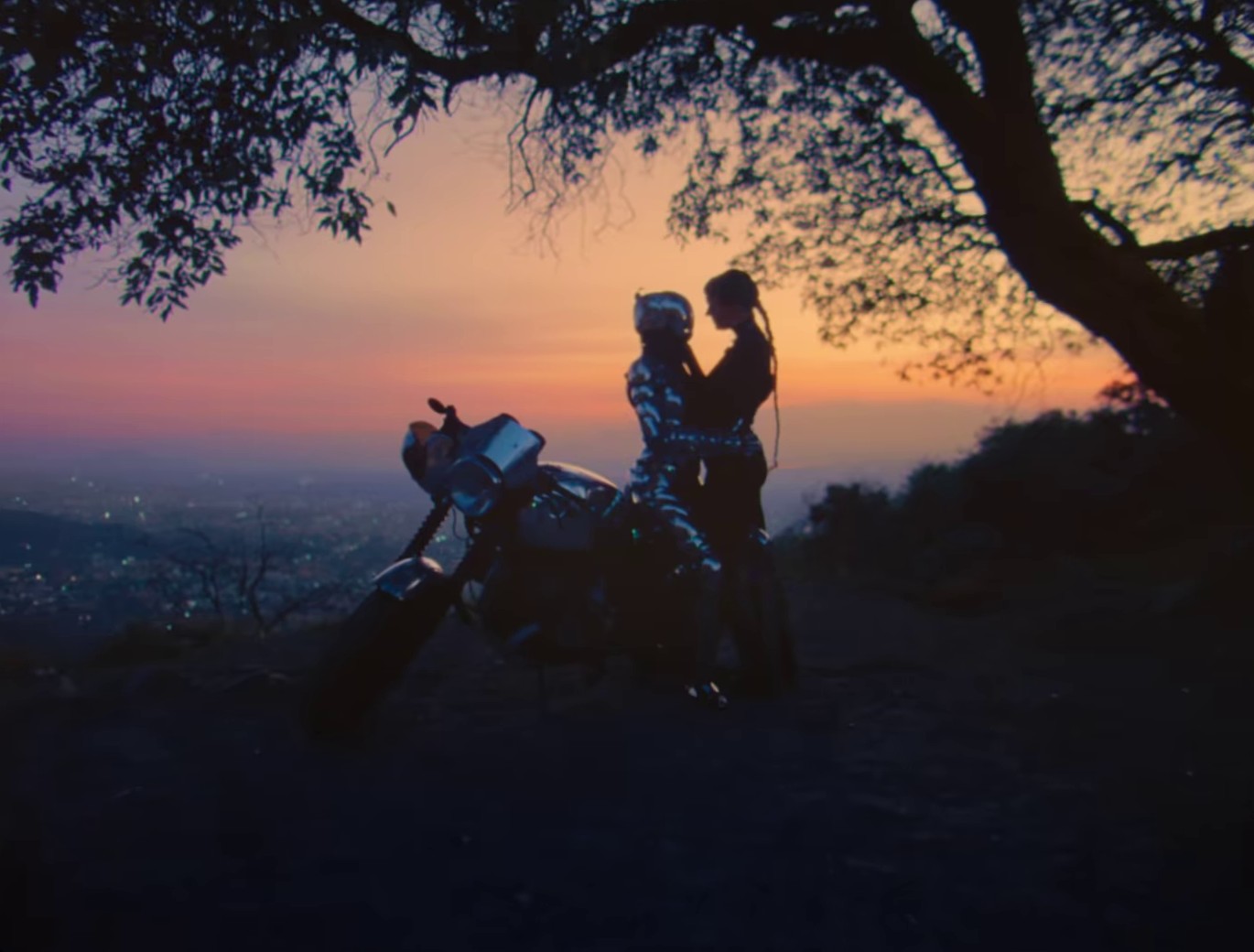 No One Dies From Love (2022) —  shot,  lighting