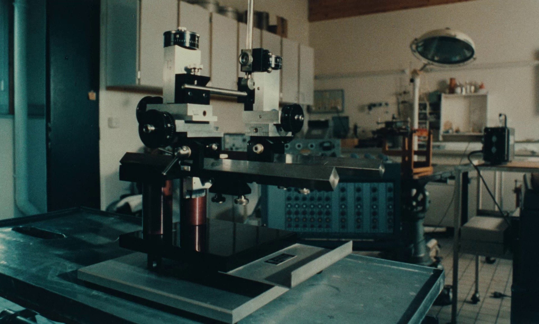 My American Uncle (1981) —  shot,  lighting