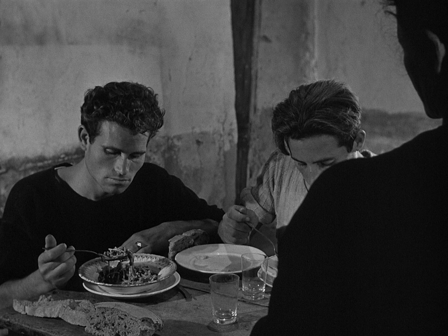 La Terra Trema (1956) —  shot,  lighting