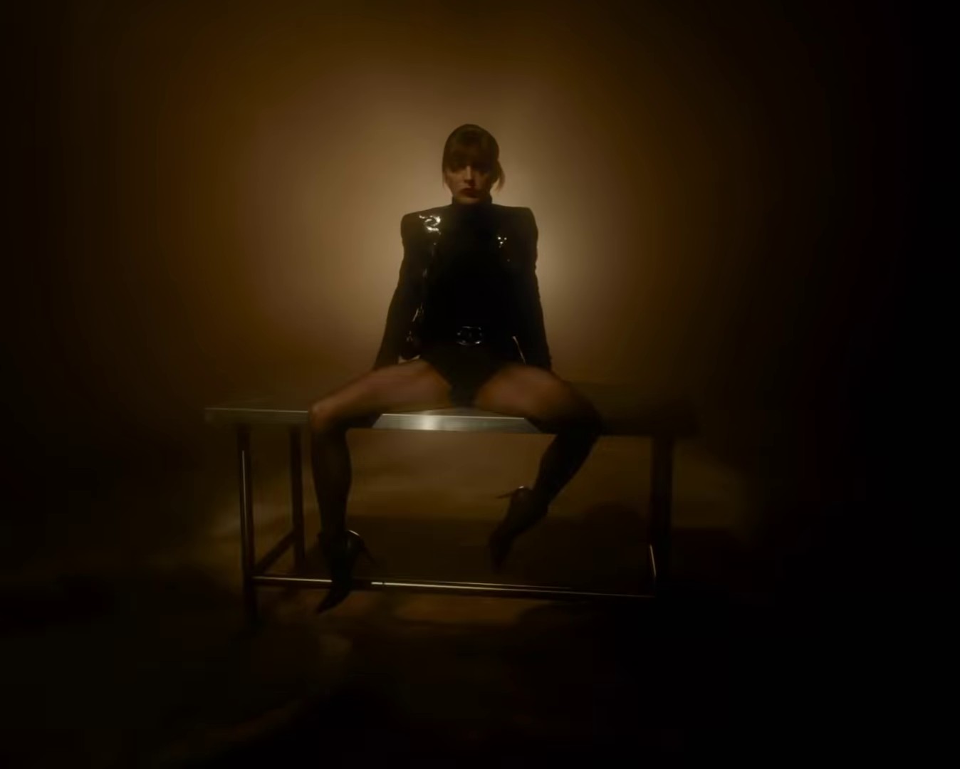 Masque d'or  (2021) —  shot,  lighting