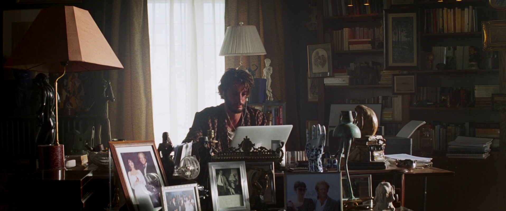 Mascarade (2022) —  shot,  lighting