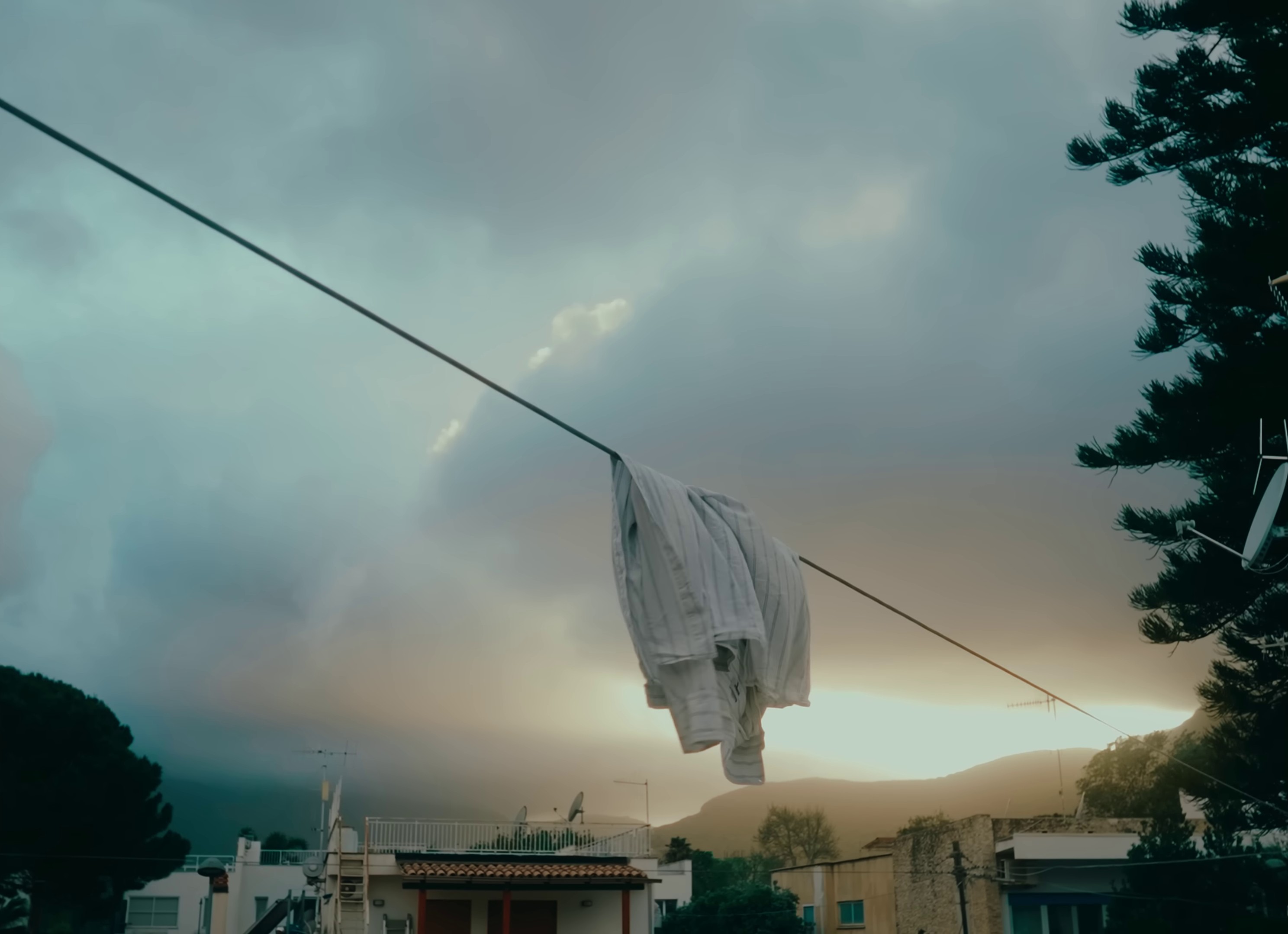 Time Bomb  (2022) —  shot,  lighting