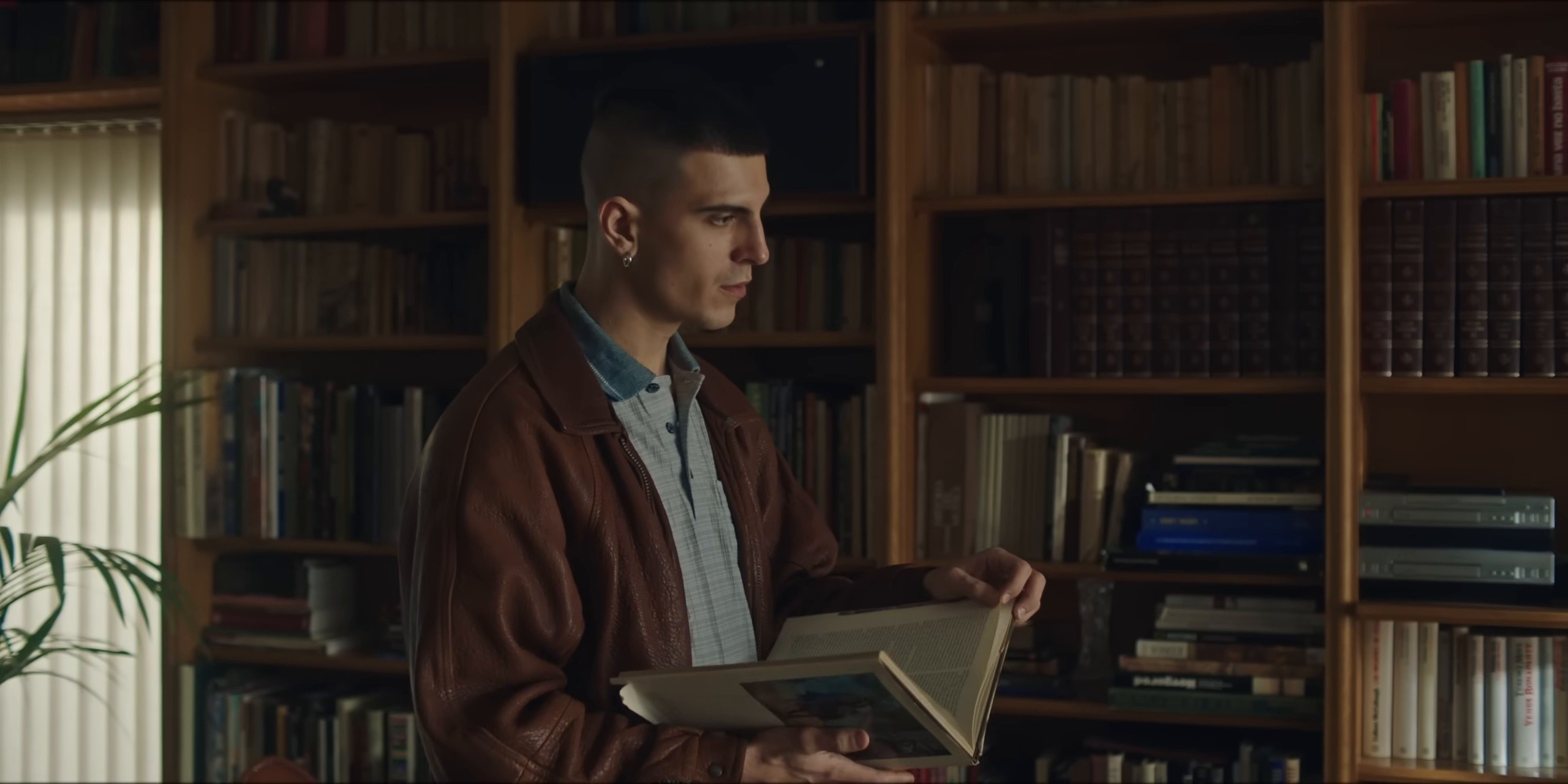 Tarantino (2024) —  shot,  lighting