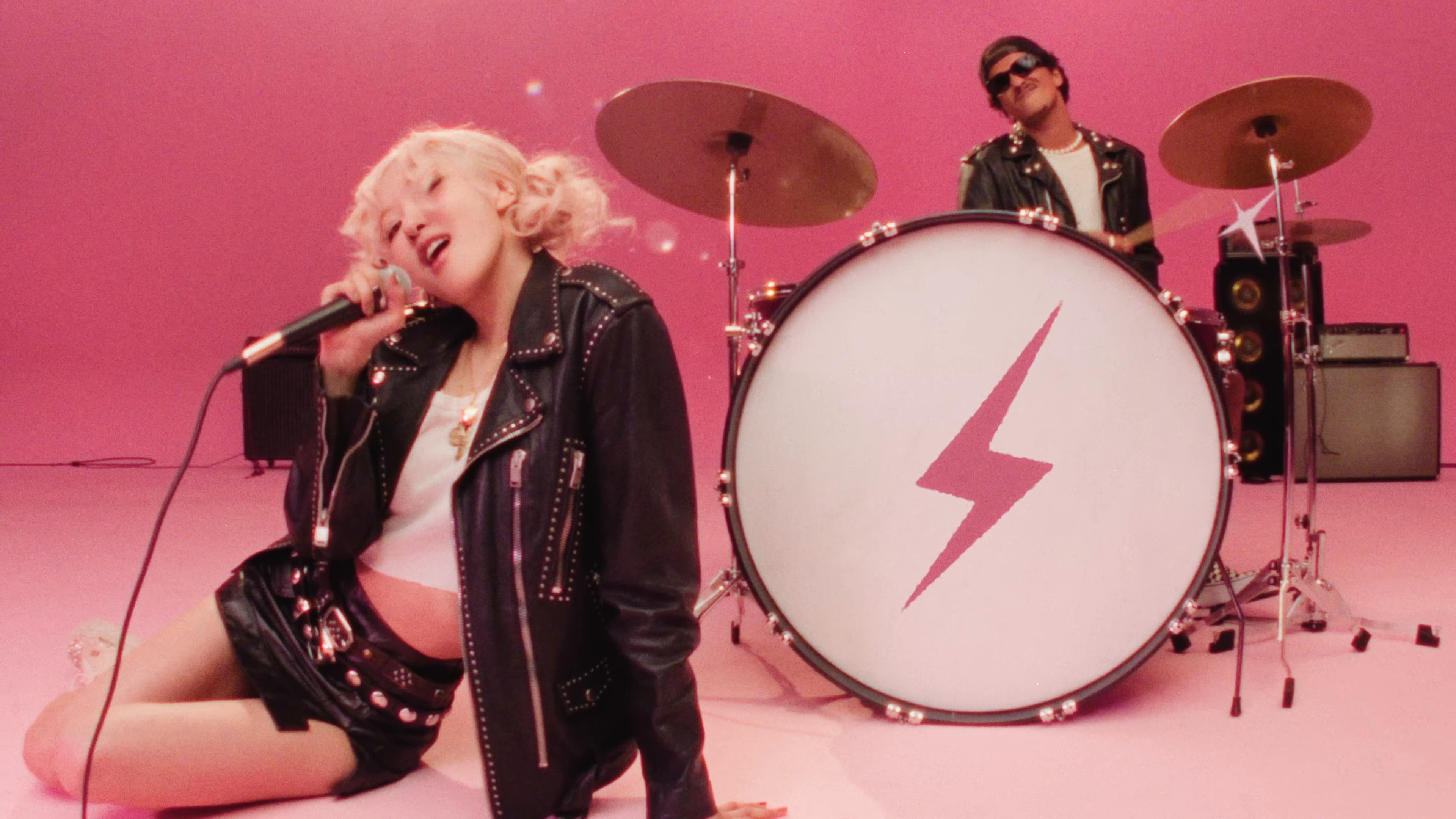 APT. (2024) —  shot,  lighting