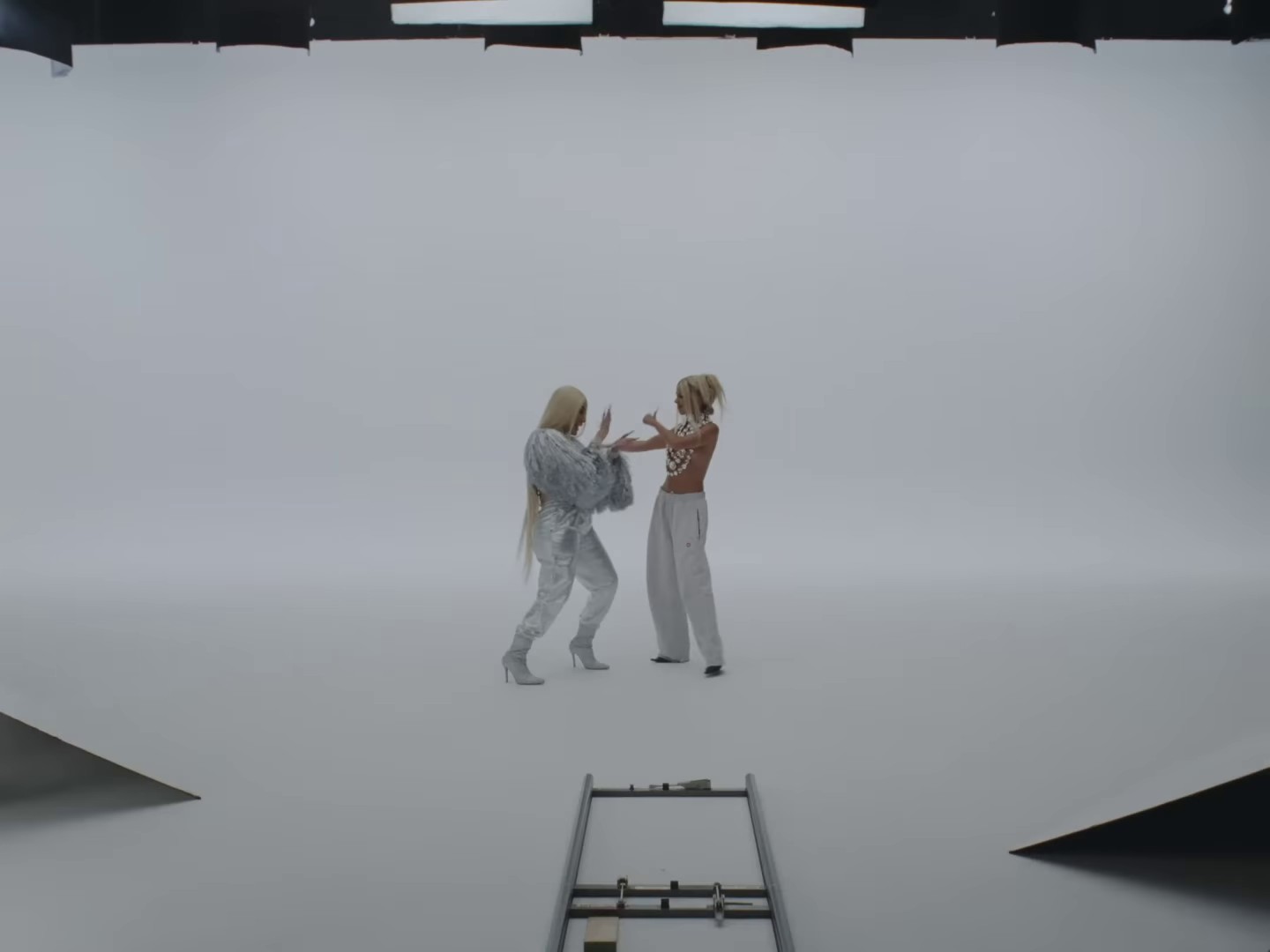 PERDIÓ (2024) —  shot,  lighting